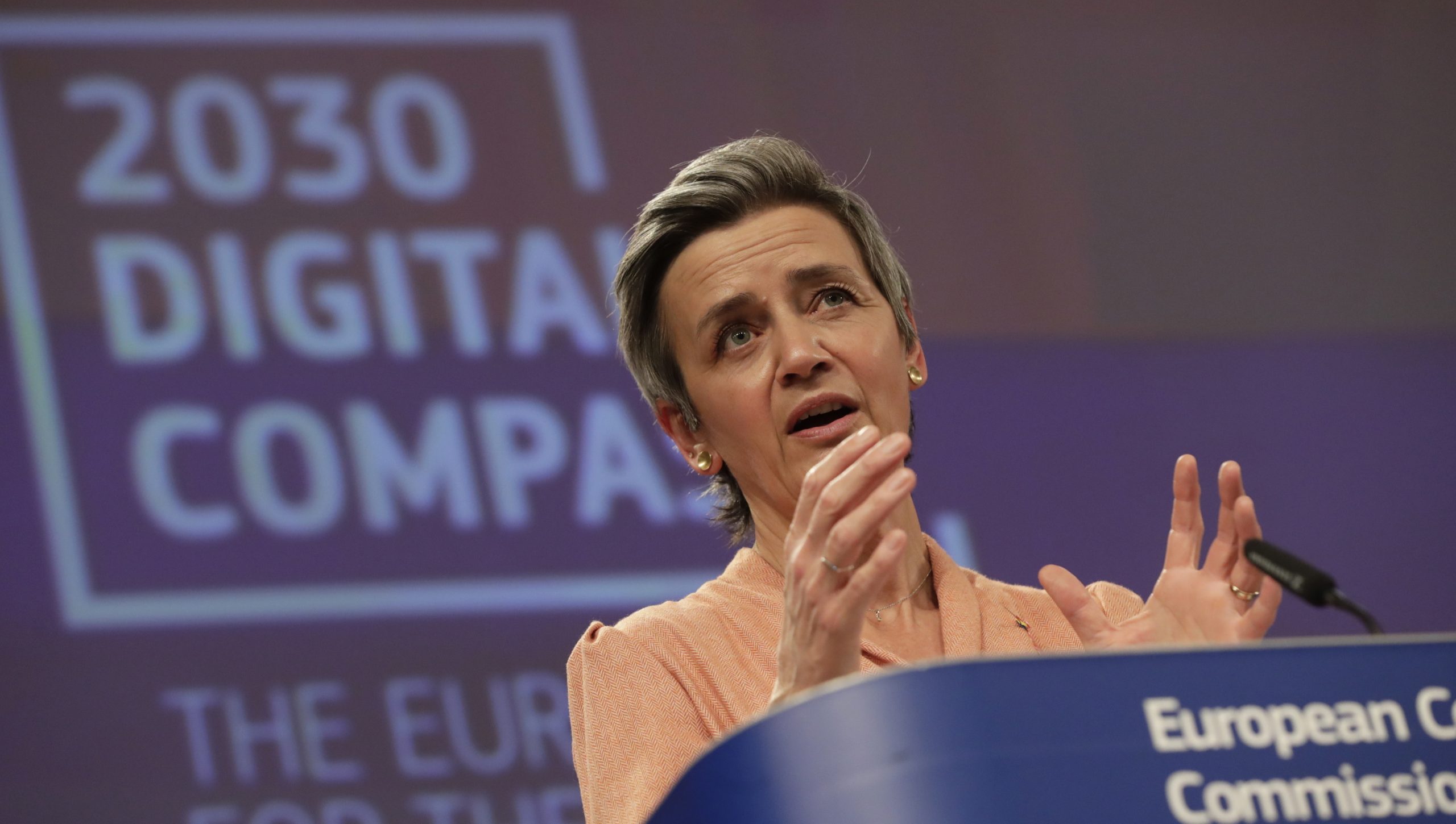 Vice-presidente executiva da Comissão Europeia Margrethe Vestager espera que livre-trânsito digital permita “verão normal” na UE