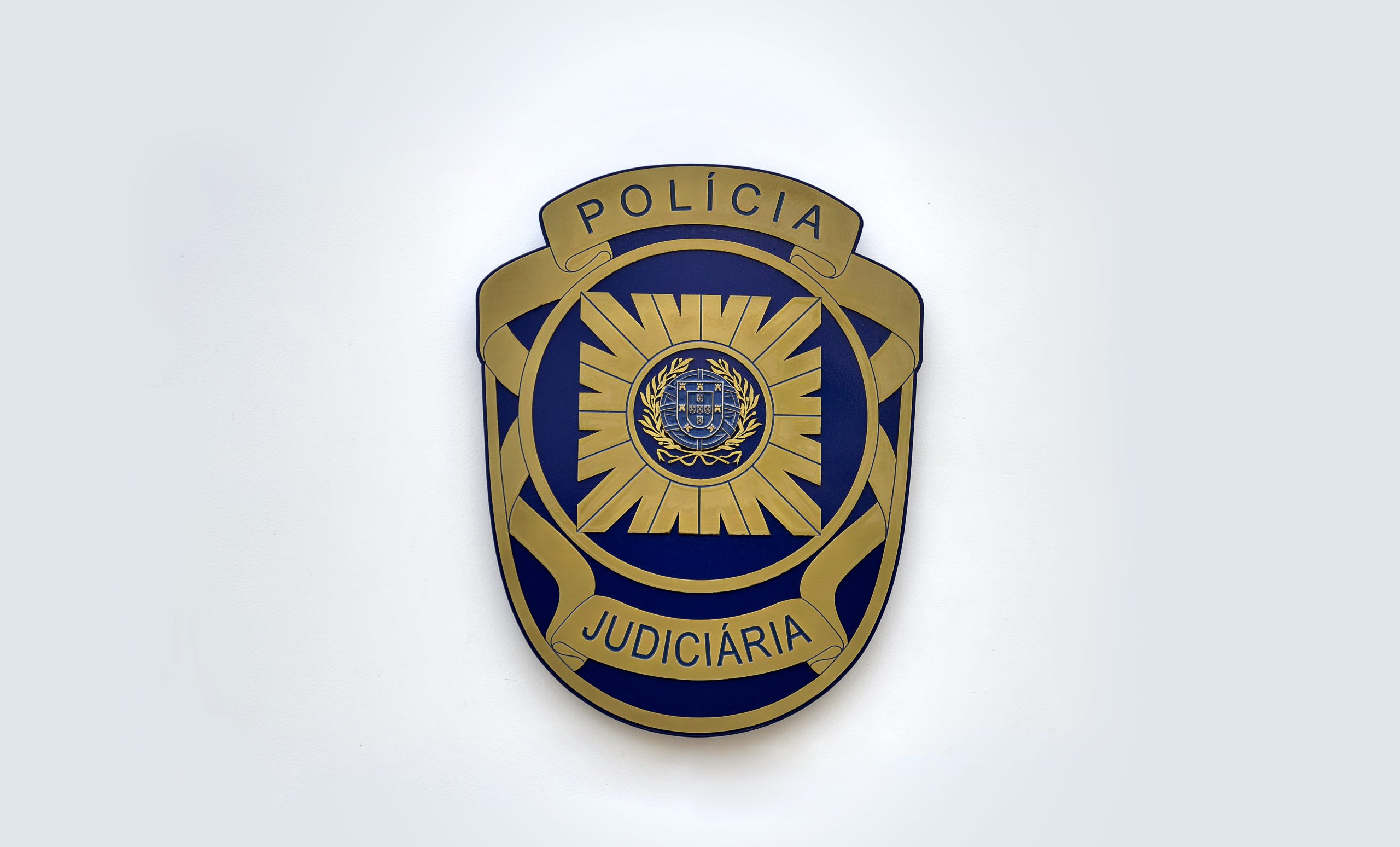 Polícia Judiciária investiga incêndio que destruiu três veículos pesados em Castro Verde