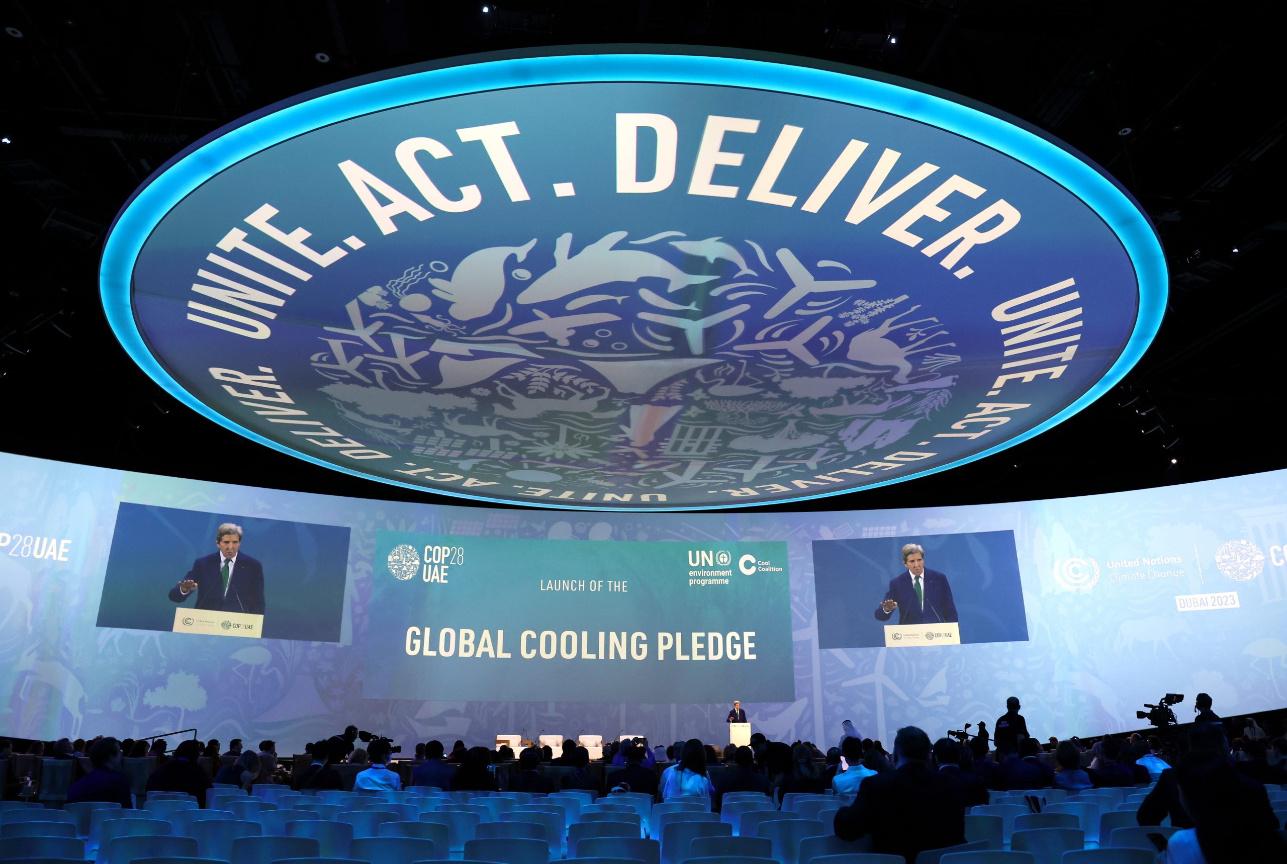 COP28: Centenas marcham pelo cessar-fogo na Palestina e fim dos combustíveis fósseis