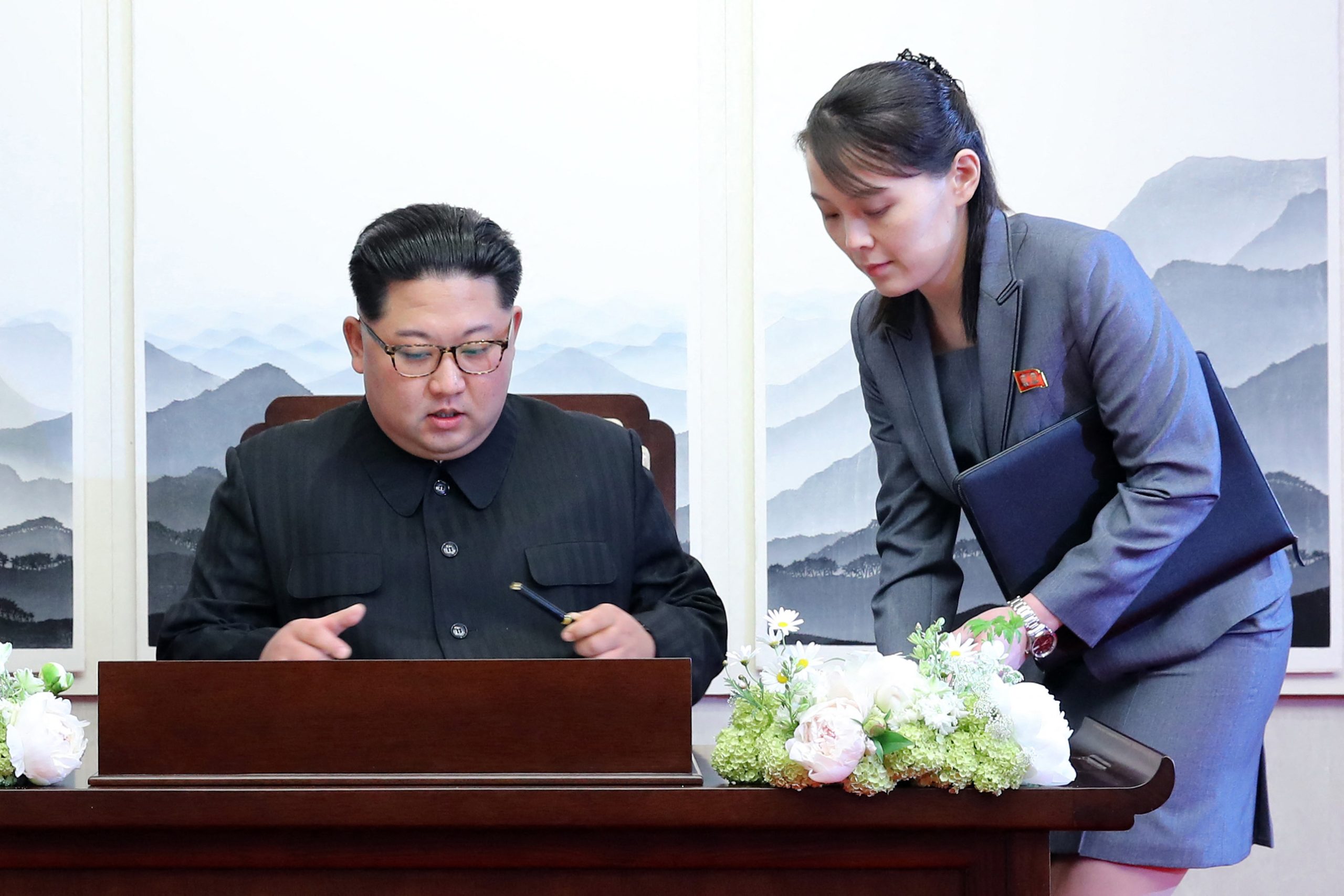 Irmã de Kim Jong-un chama presidente da Coreia do Sul de “idiota” e diz que o governo é um “cão fiel” dos EUA