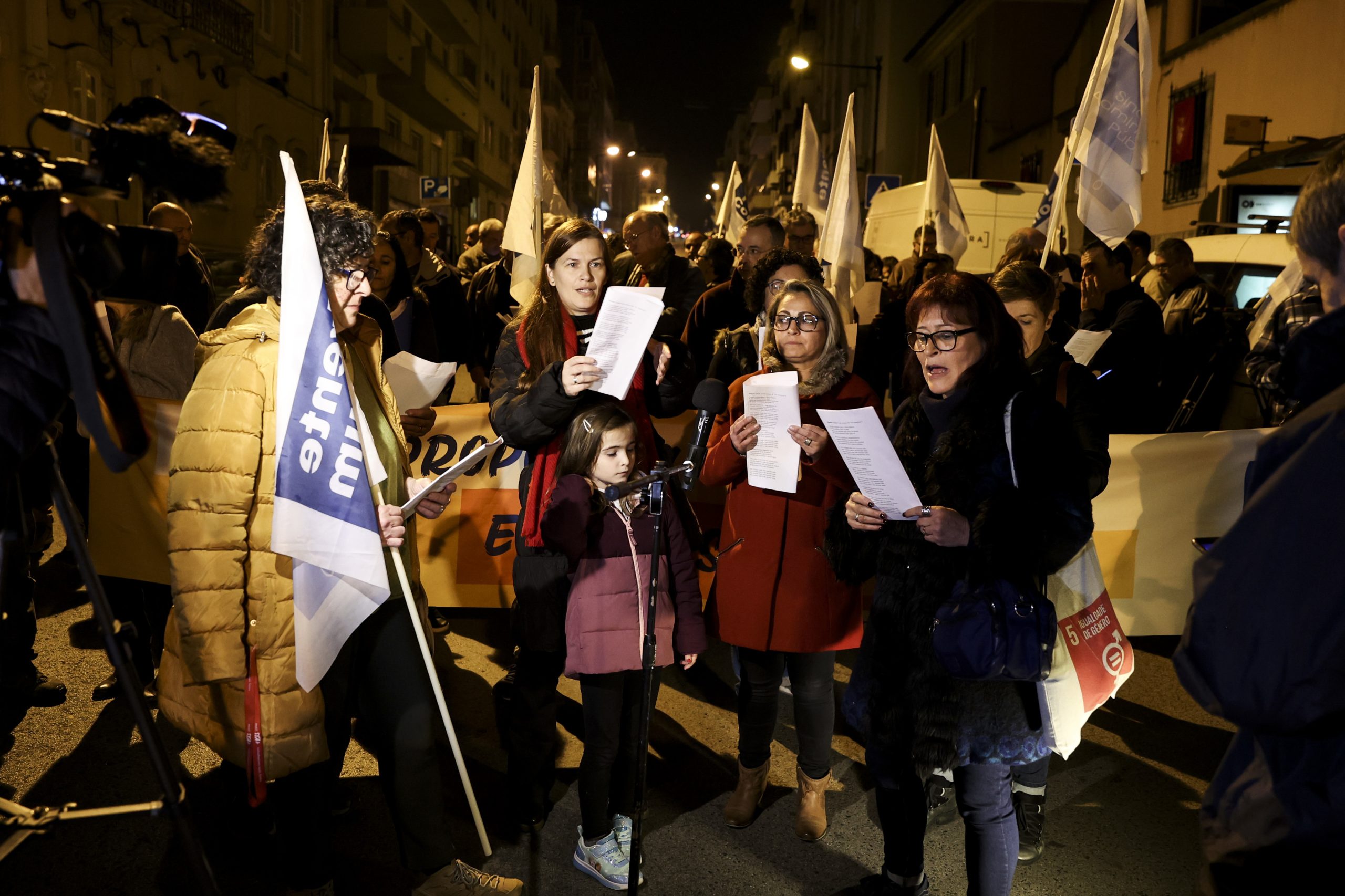 Sindicalistas cantam as ‘Janeiras’ em S. Bento e prometem luta se não tiverem respostas