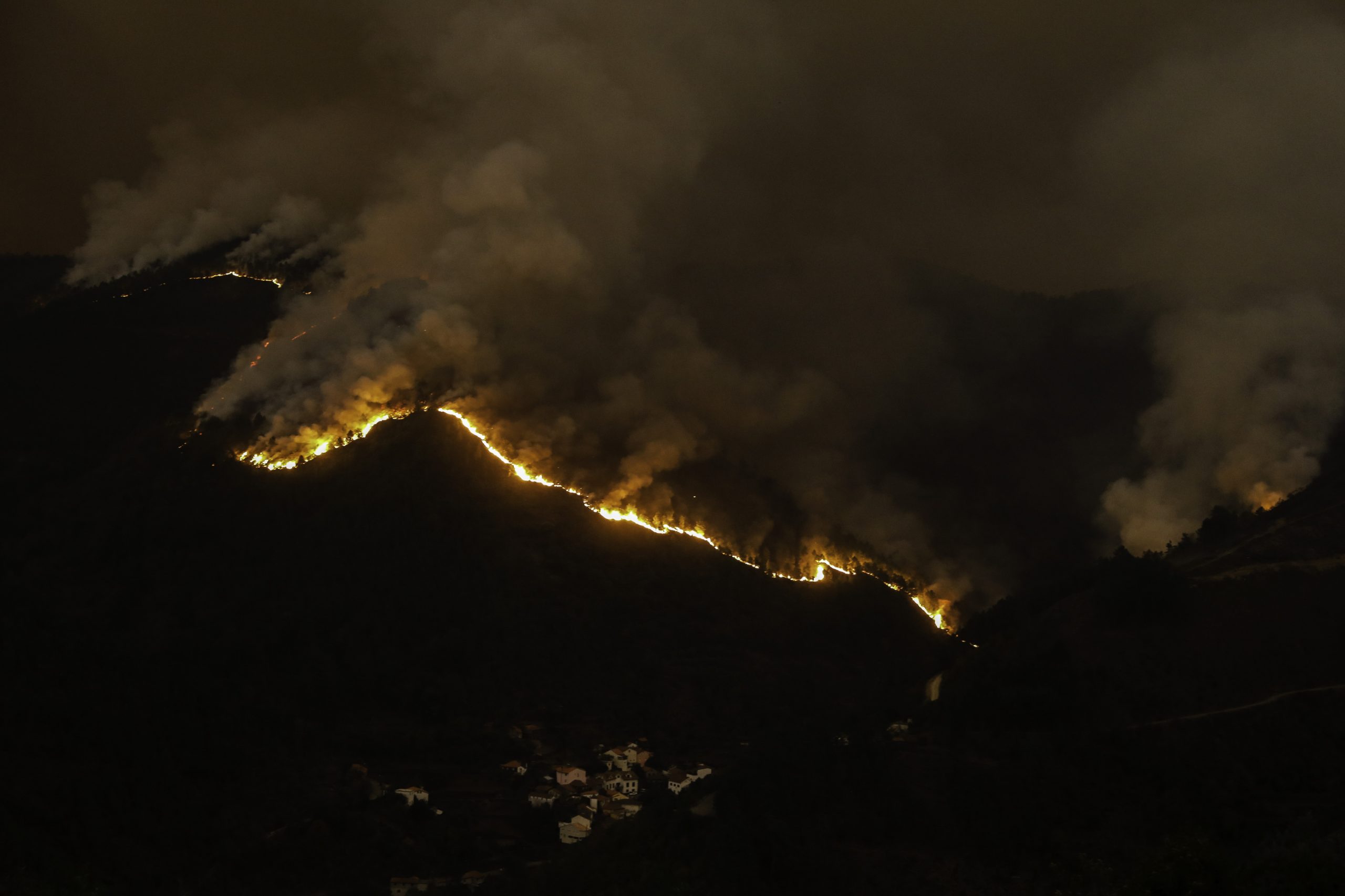Incêndios: Câmara de Arganil diz que há duas frentes que preocupam mais