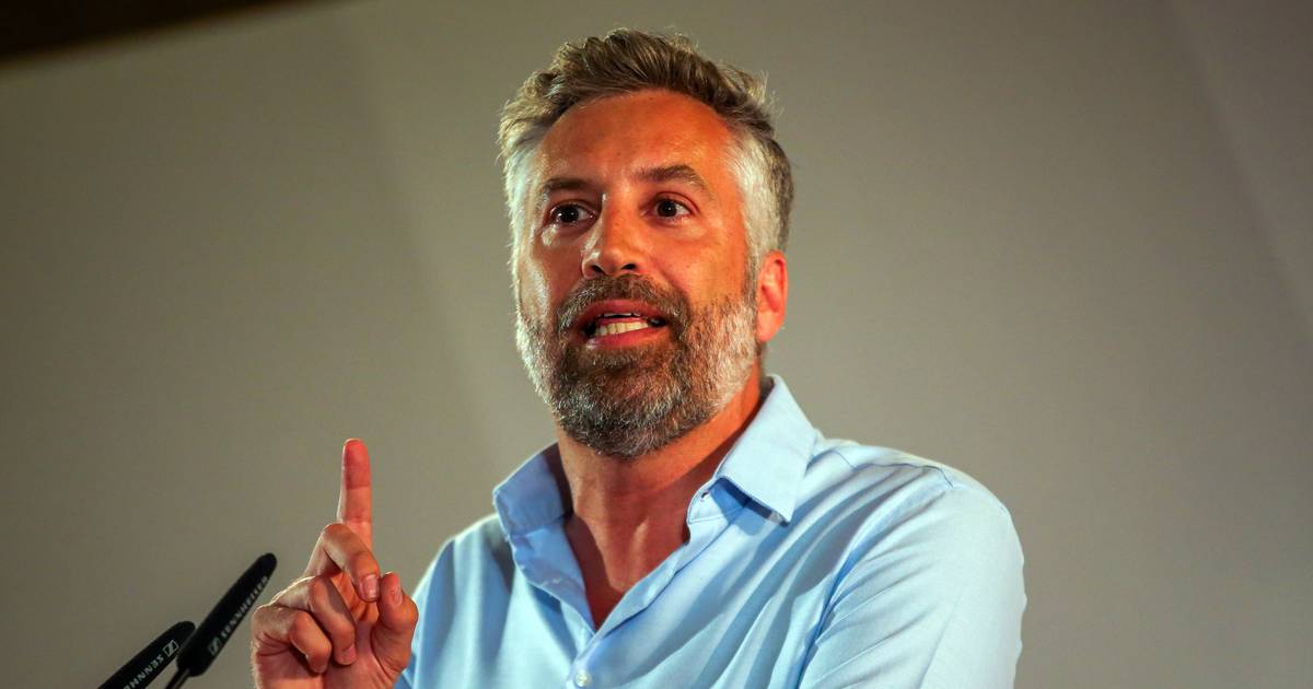 PS acusa Montenegro de só falar em fogo posto. Pedro Nuno Santos avisa que MAI está fragilizada.