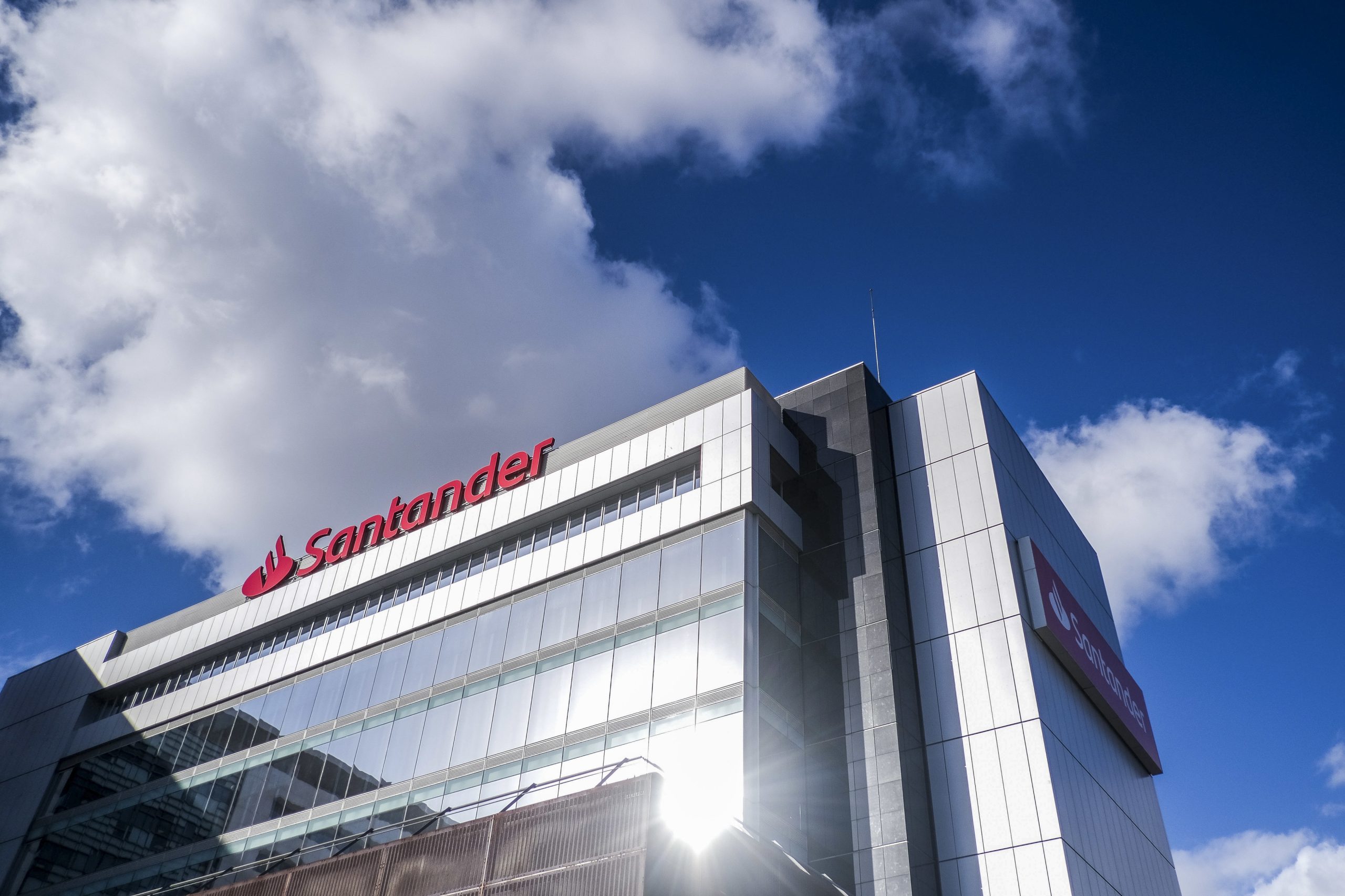 Lucros do Santander crescem 61,5% para 622 milhões de euros até setembro