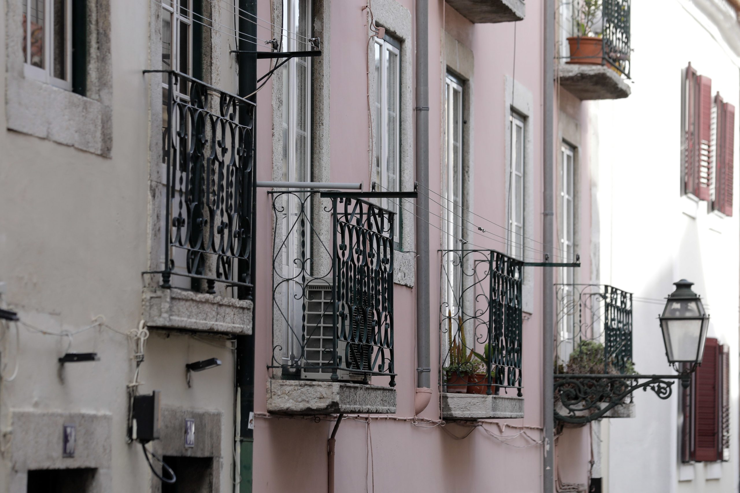 Iam morar carros. Afinal vão morar pessoas. Parque de estacionamento previsto para o Bairro Alto dá lugar a renda acessível