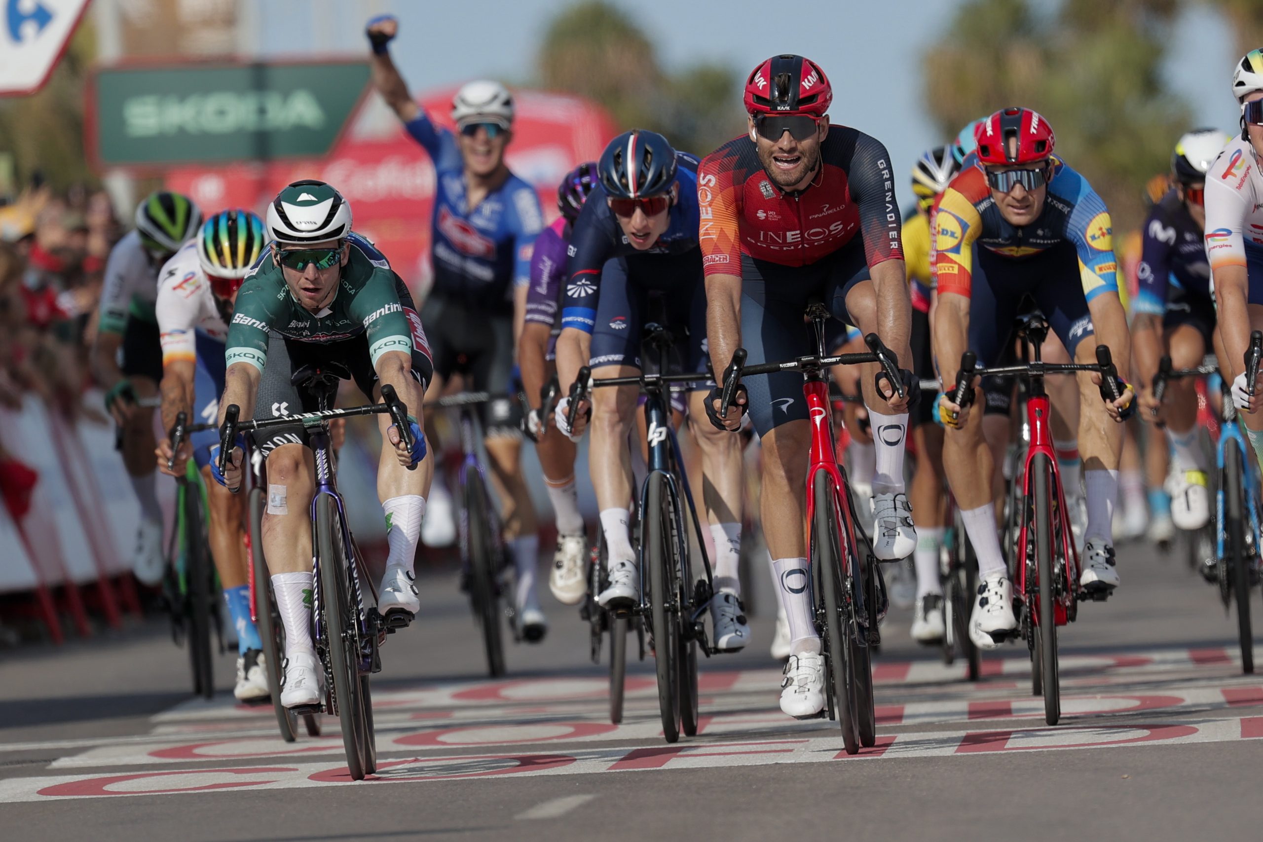 Kaden Groves volta a vencer na quinta etapa da Vuelta mas Evenepoel segue líder