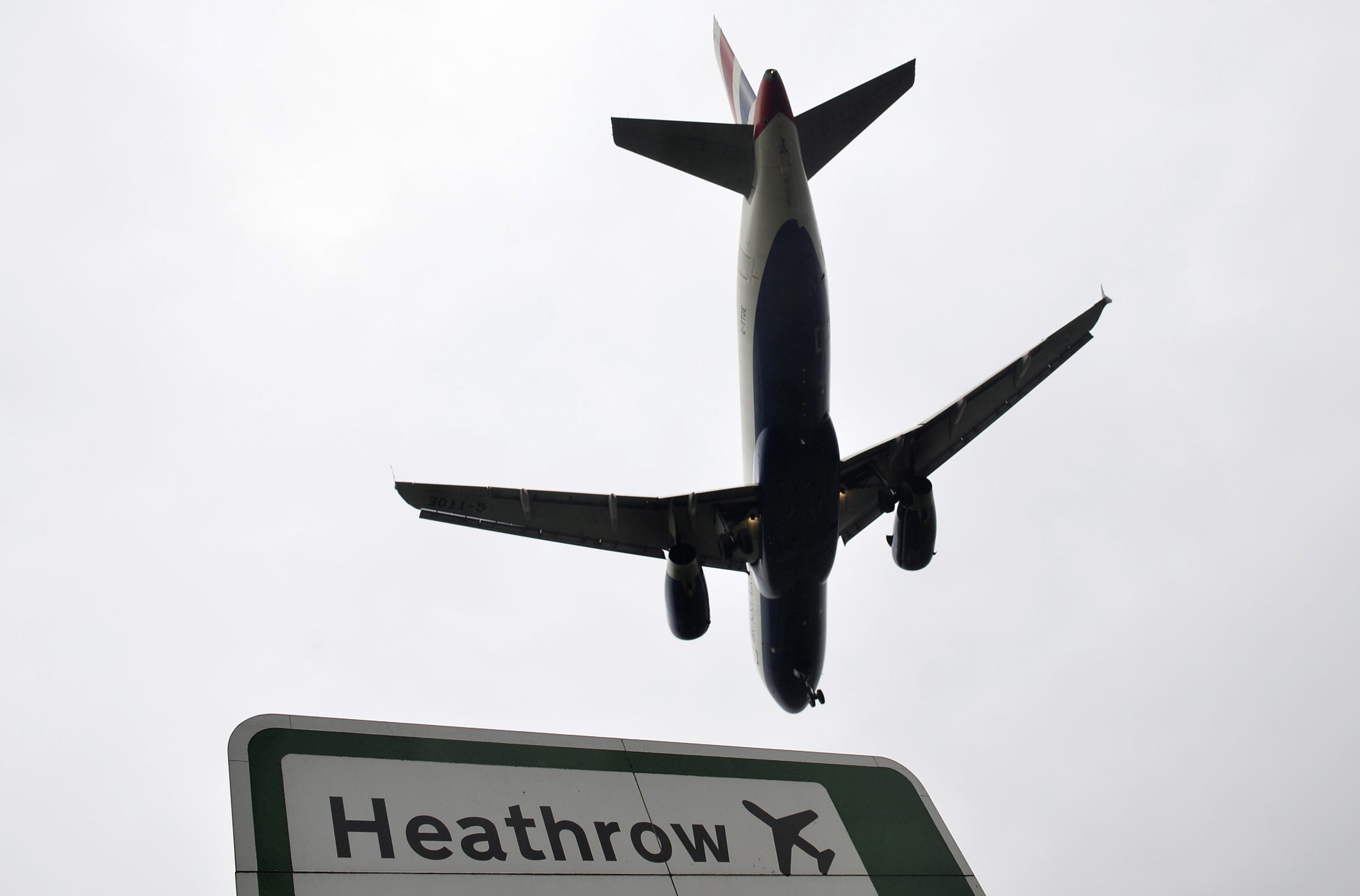 Voos cancelados em Heathrow para garantir “silêncio nos céus” para a procissão com o caixão da Rainha