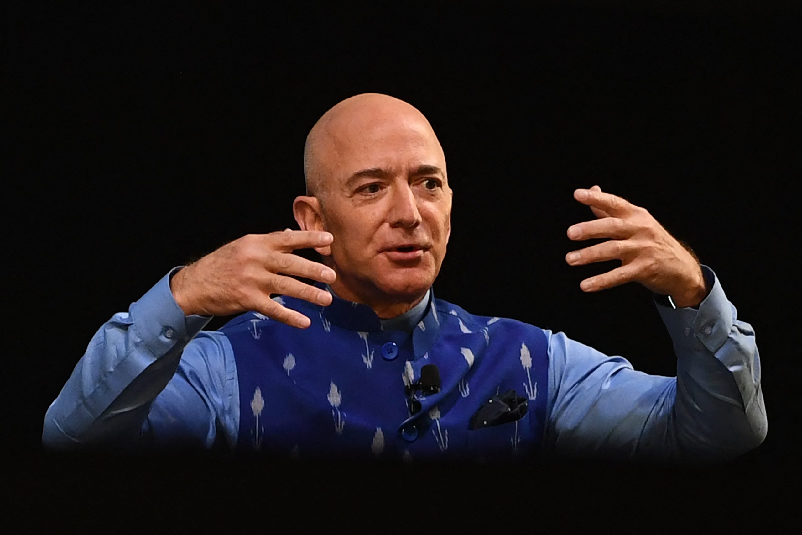 Milionários no espaço: Jovem de 18 anos viajará com Bezos na estreia da nave do ex-patrão da Amazon