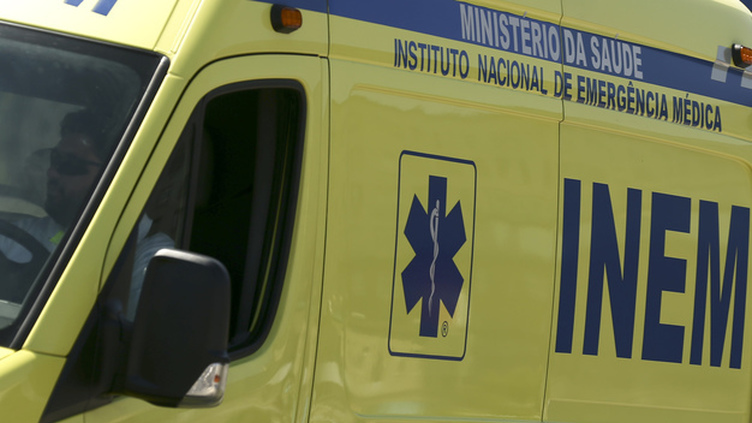 Condutora morre e criança fica em estado grave em despiste automóvel em Benavente