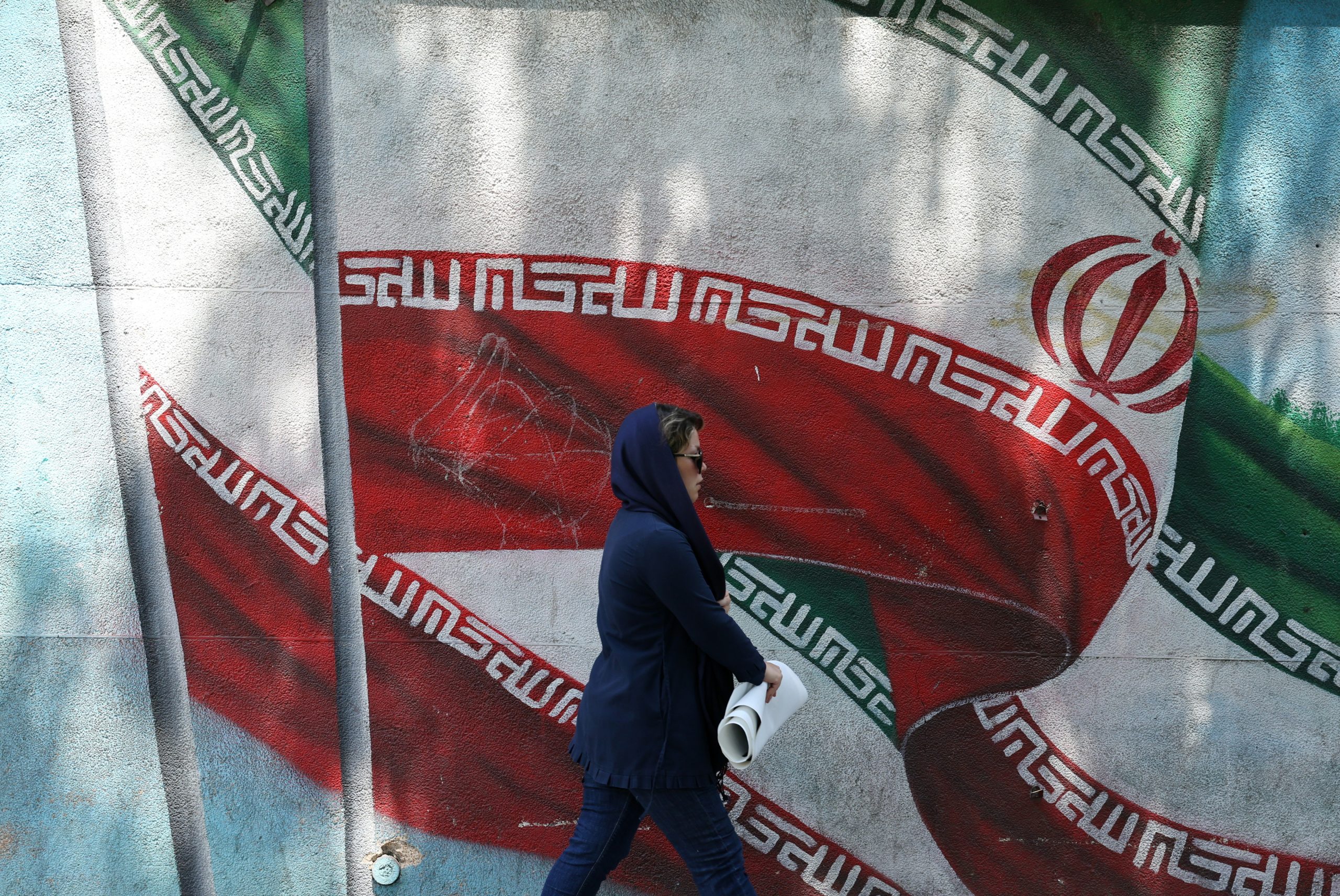 EUA atacam petroleiros iranianos. Antigo secretário da Defesa prevê mais seis meses de guerra