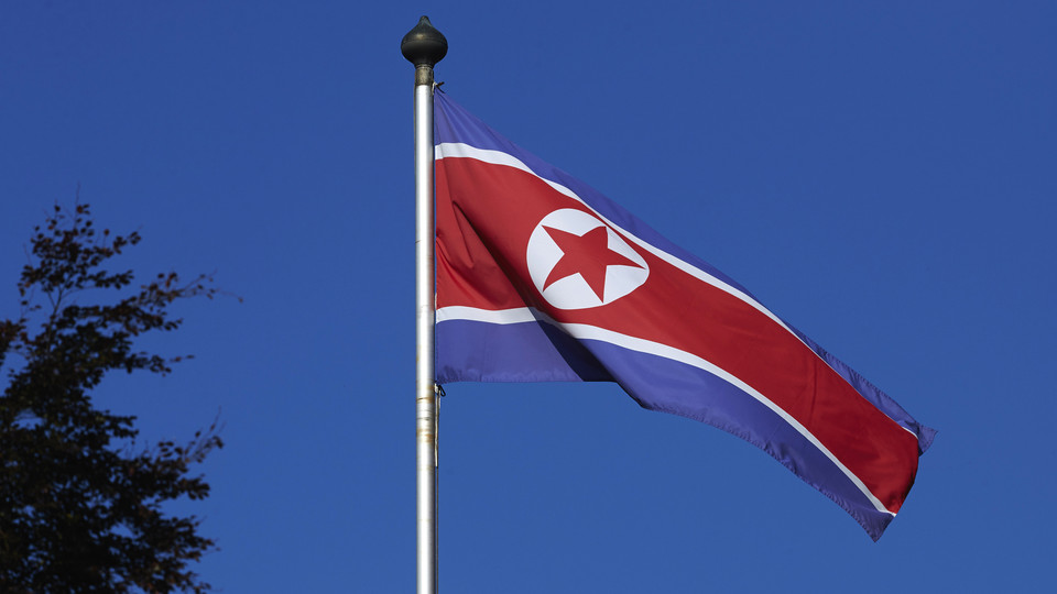 Soldado norte-coreano foge para a Coreia do Sul através de fronteira altamente fortificada