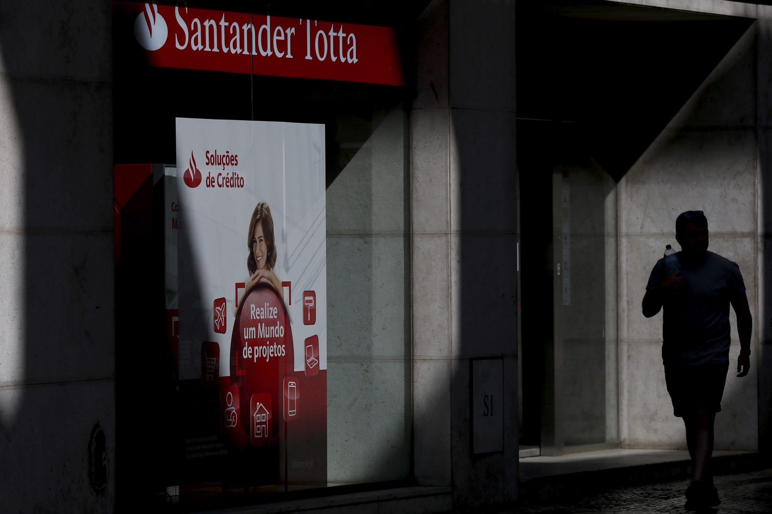 Integração de redes afeta dezenas de clientes do Banif no fim de semana