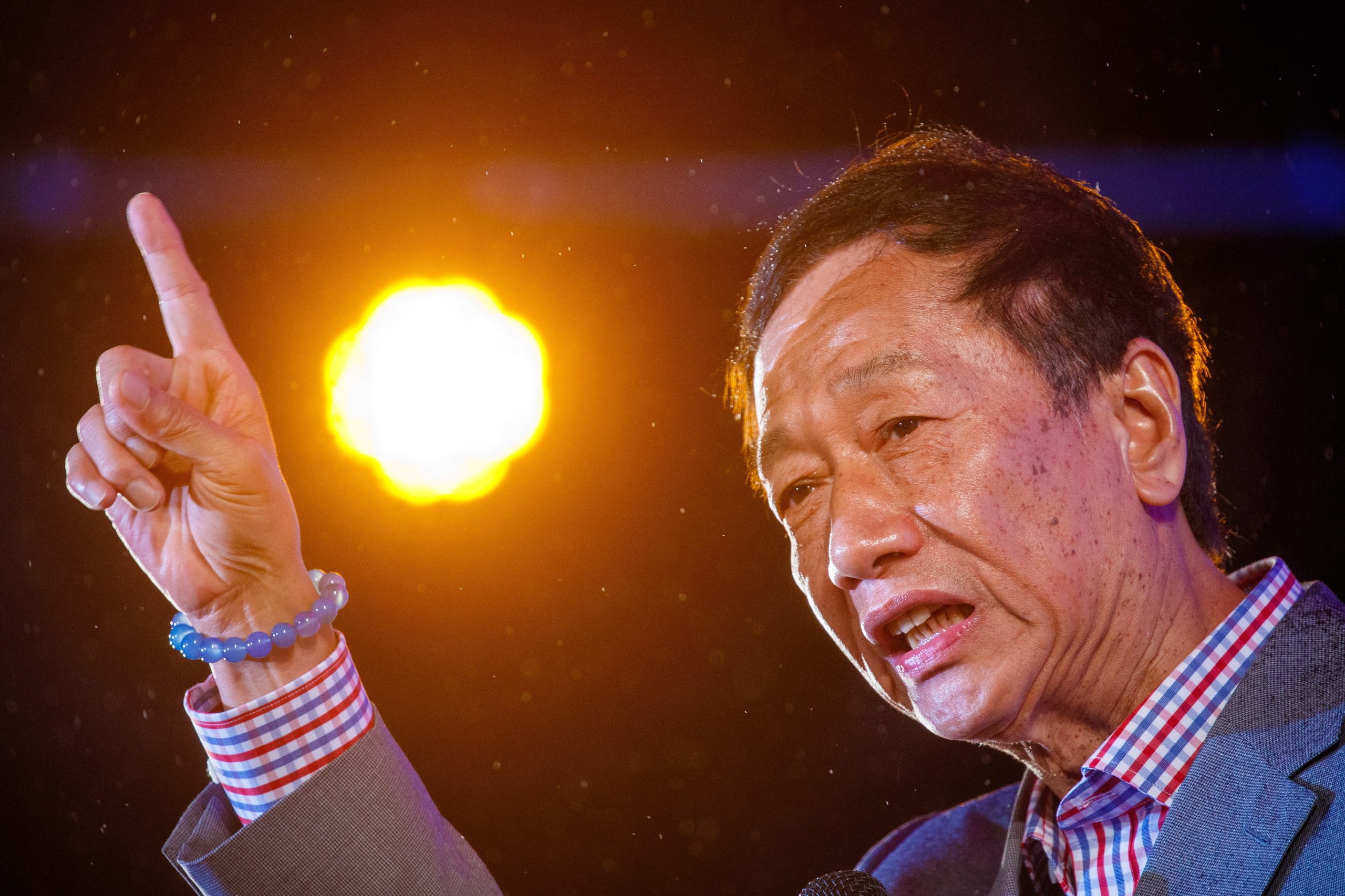 Terry Gou, fundador da Foxconn, apresenta candidatura à presidência de Taiwan