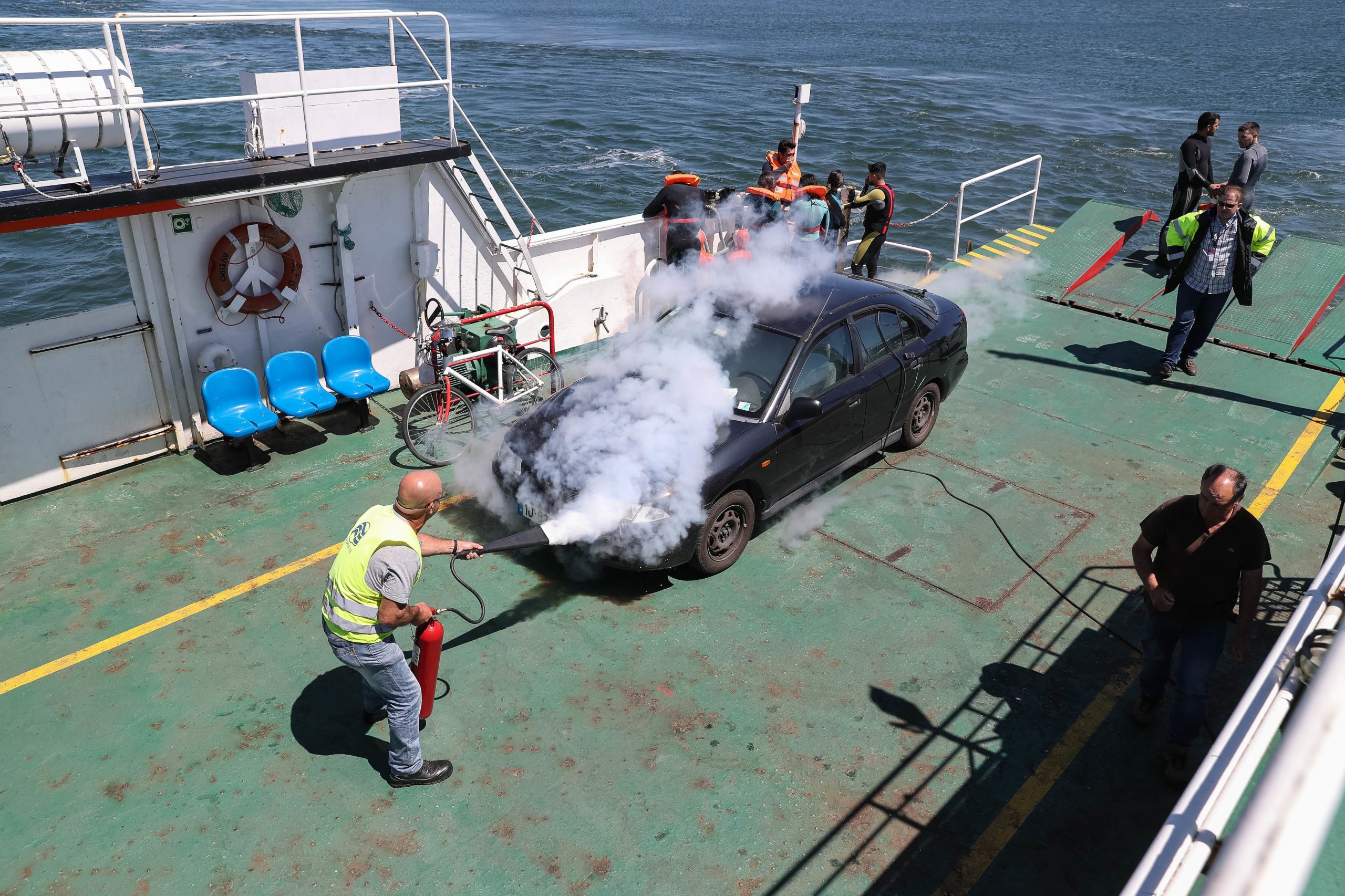 Simulacro de acidente com ferry em Aveiro testou prontidão de meios de socorro