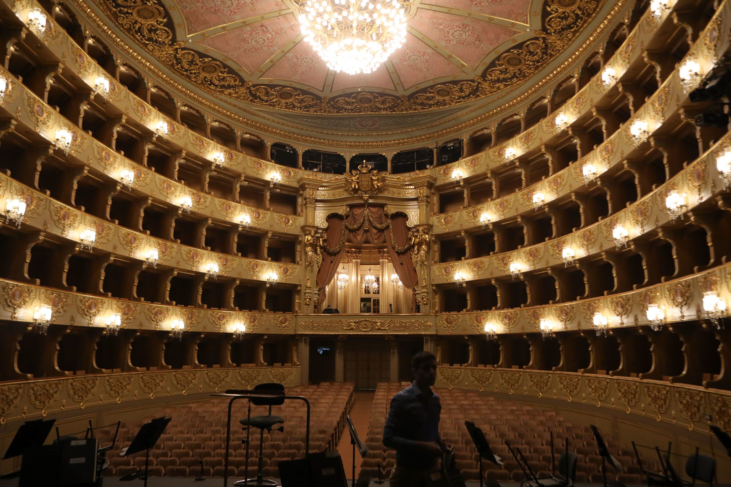 Covid-19: Teatro São Carlos e CNB sem programação até 6 de abril