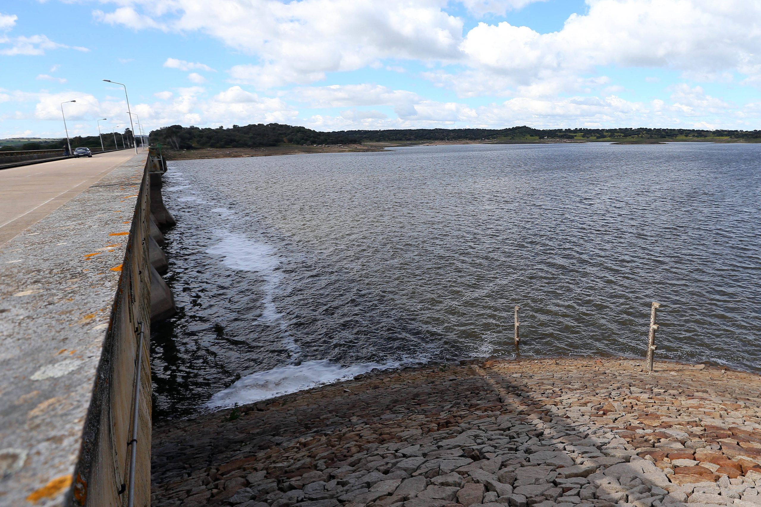 Carro de matrícula espanhola encontrado submerso na Barragem do Caia em Elvas
