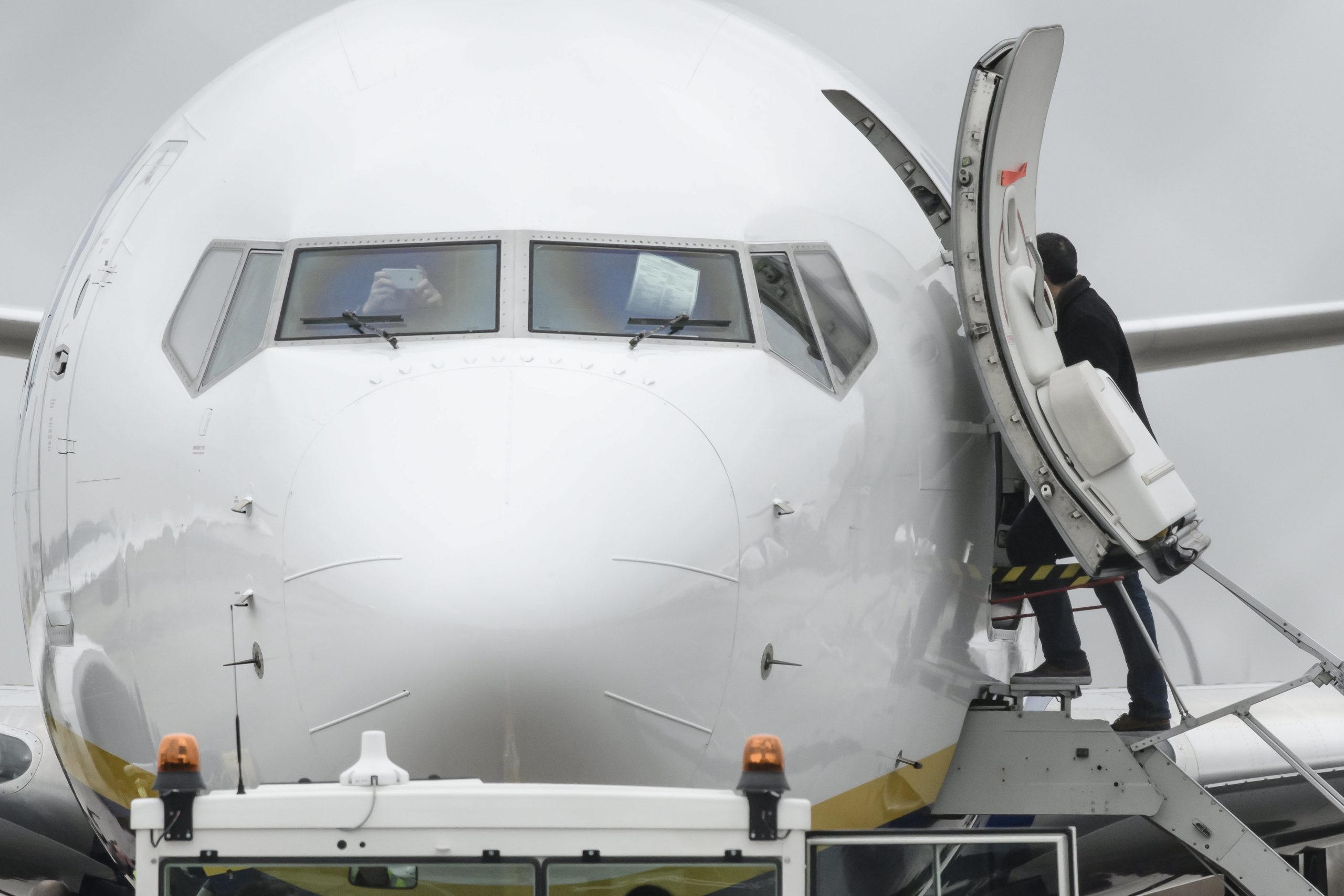 França liberta avião que transportava 303 indianos para a Nicarágua após suspeita de “tráfico humano”