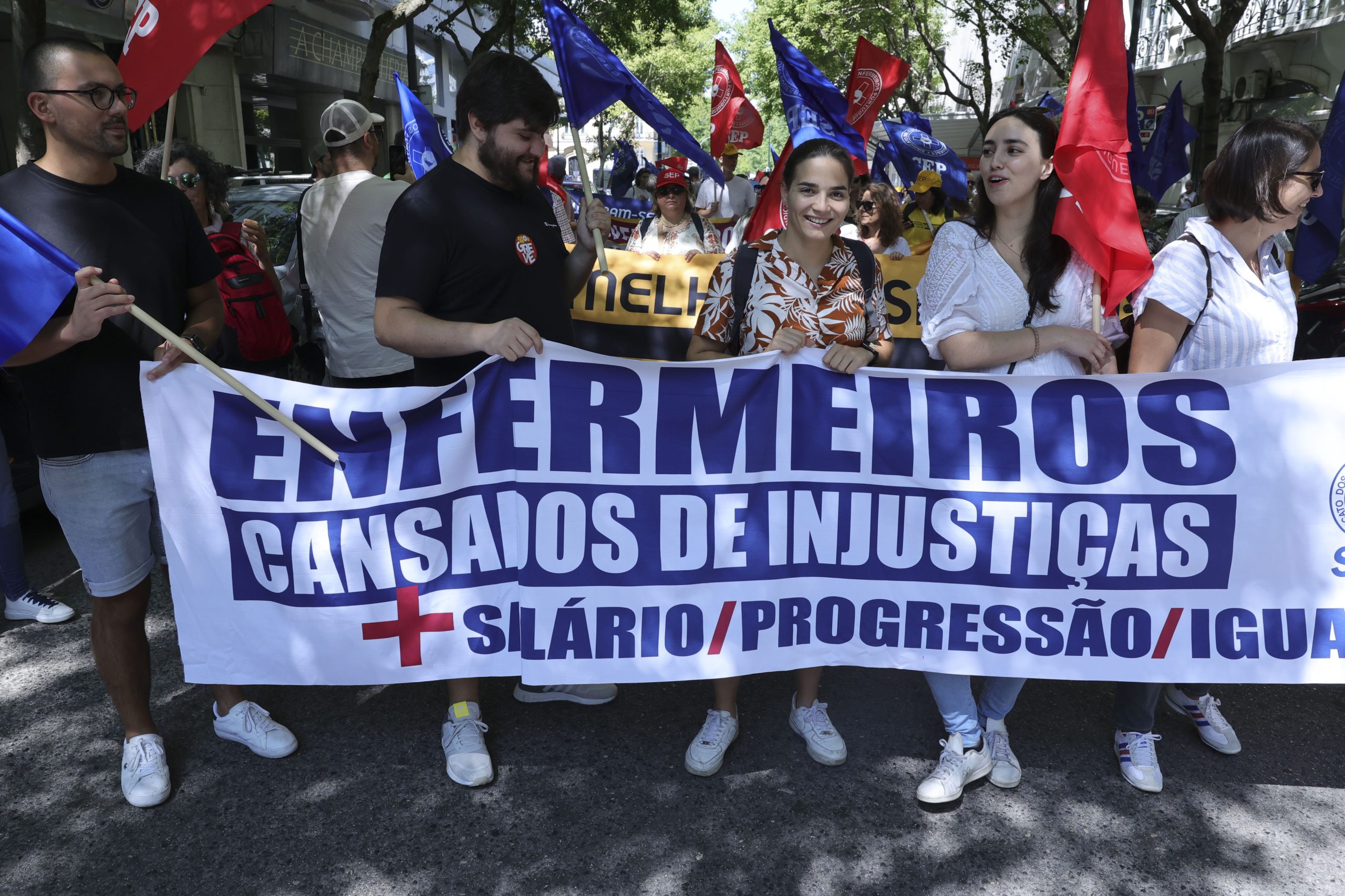 Dos enfermeiros aos médicos, as reivindicações são muitas