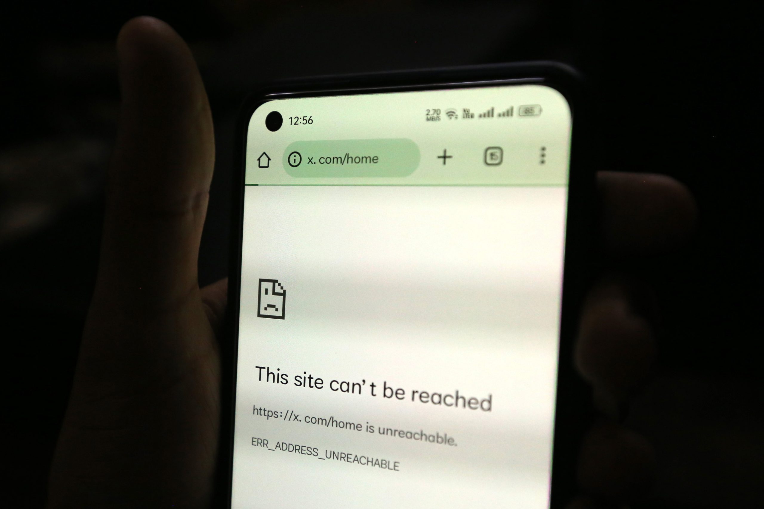 Rede social X  com problemas de funcionamento em vários países