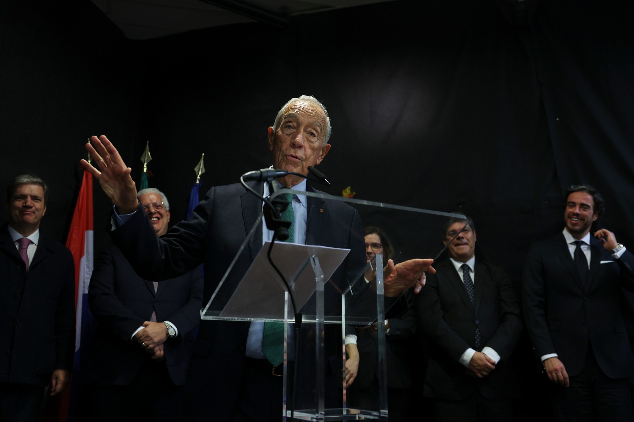 Marcelo sugere experiência piloto de voto eletrónico na emigração