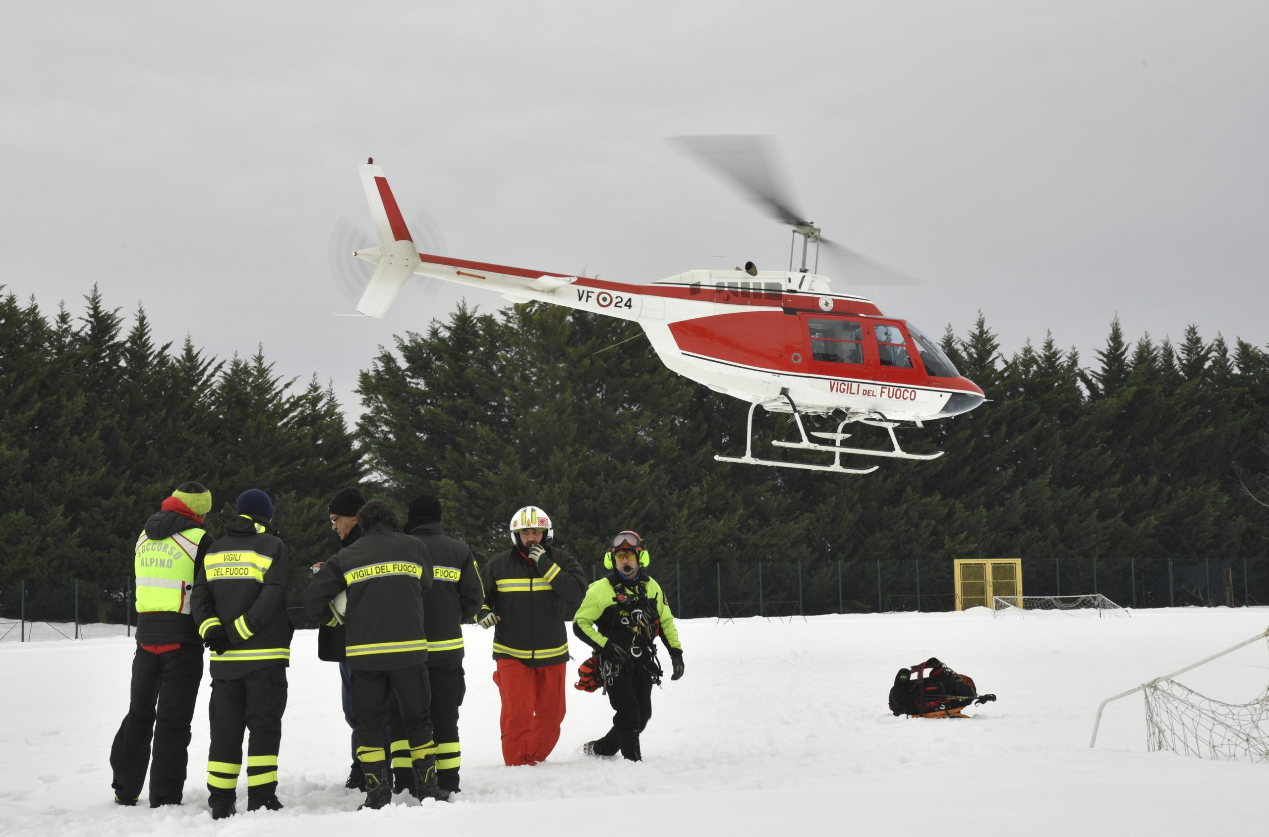 Avalanche em Itália: oito pessoas encontradas com vida debaixo da neve
