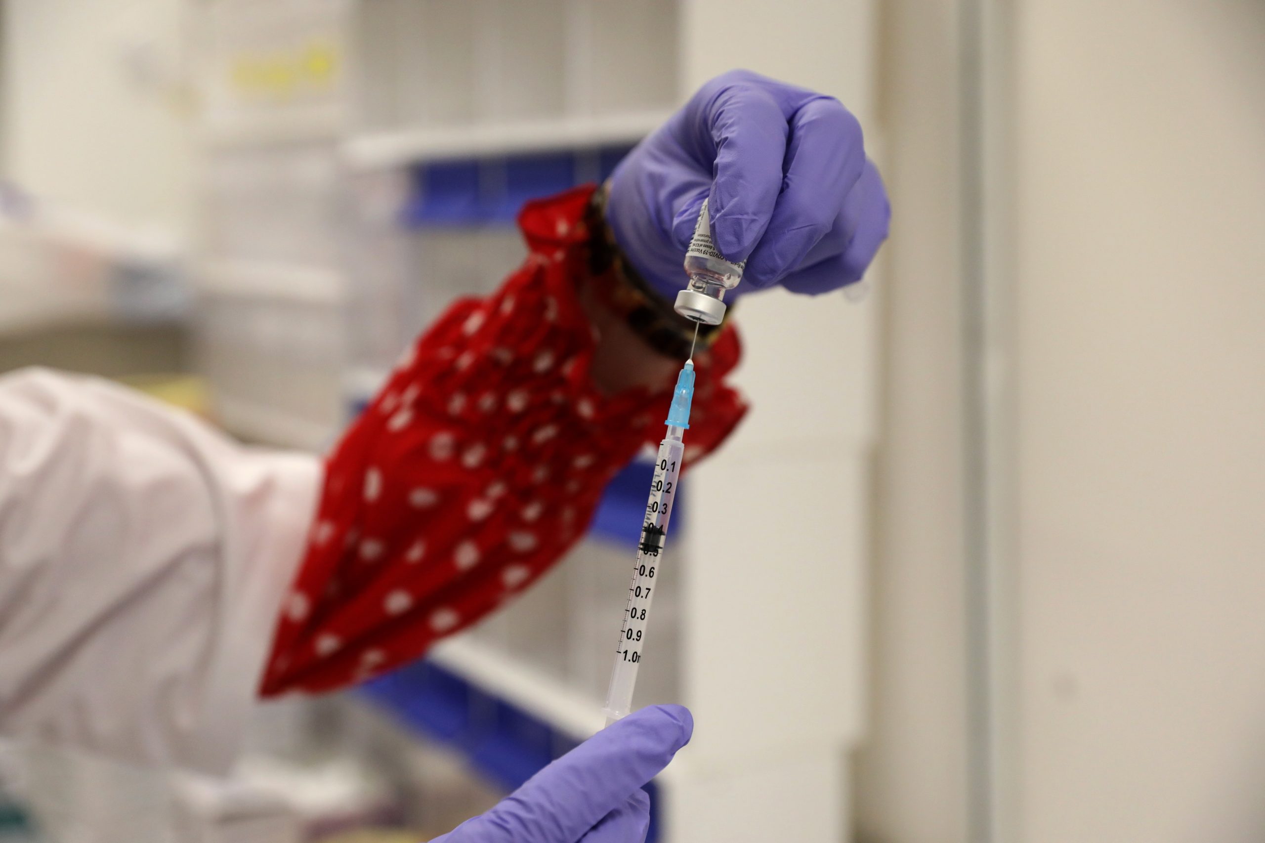 EUA compram mais 100 milhões de doses de vacina à Pfizer
