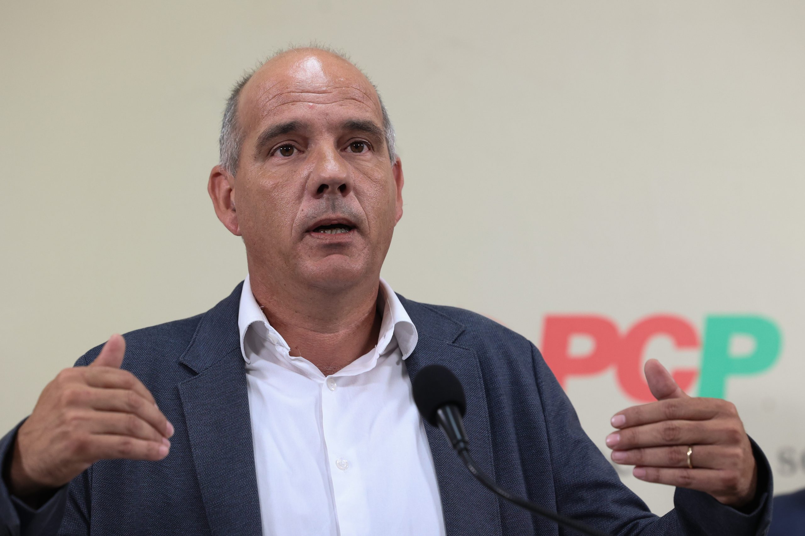 “É só para chafurdar.” PCP adverte que inquérito do caso gémeas é uma “profunda inutilidade.”