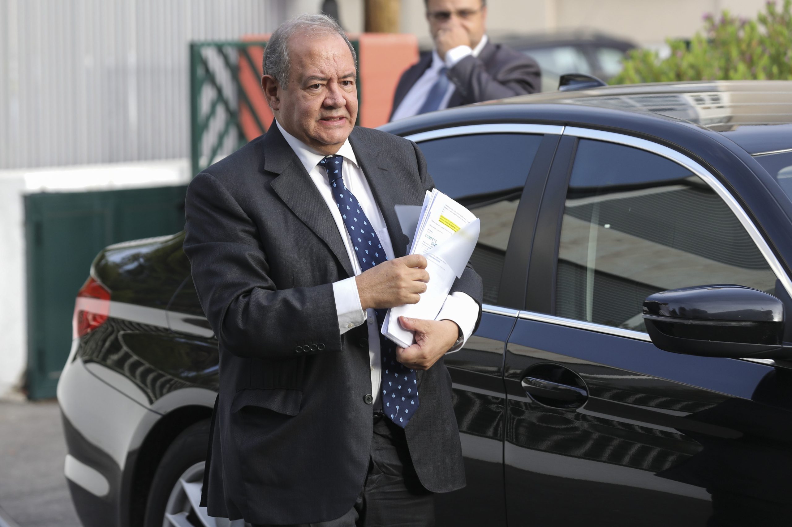Ministro da Economia critica portugueses: “Tratam o lucro como um pecado”