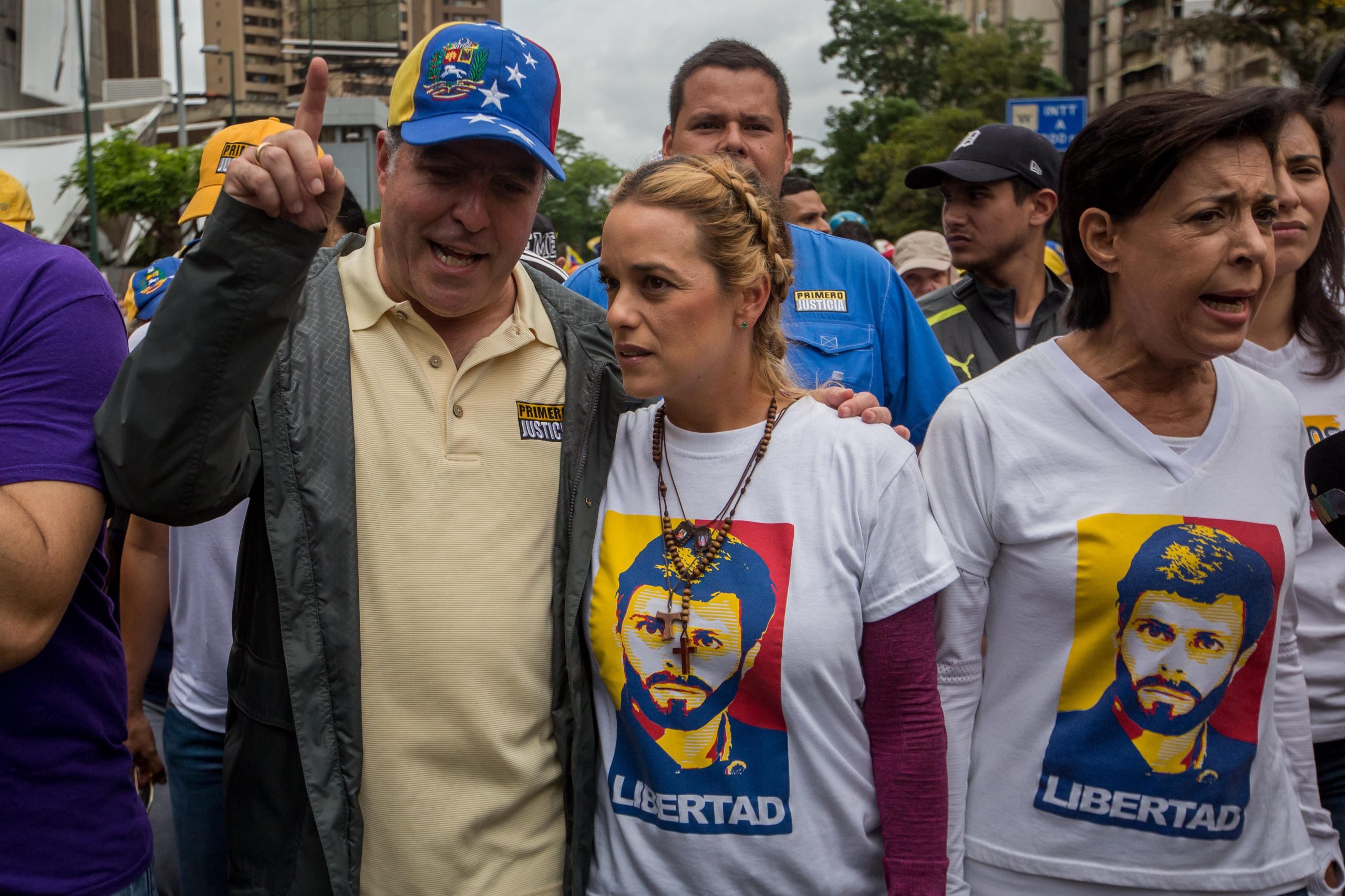 Venezuela: Presidente do parlamento pede aos militares para serem “parte de solução democrática”