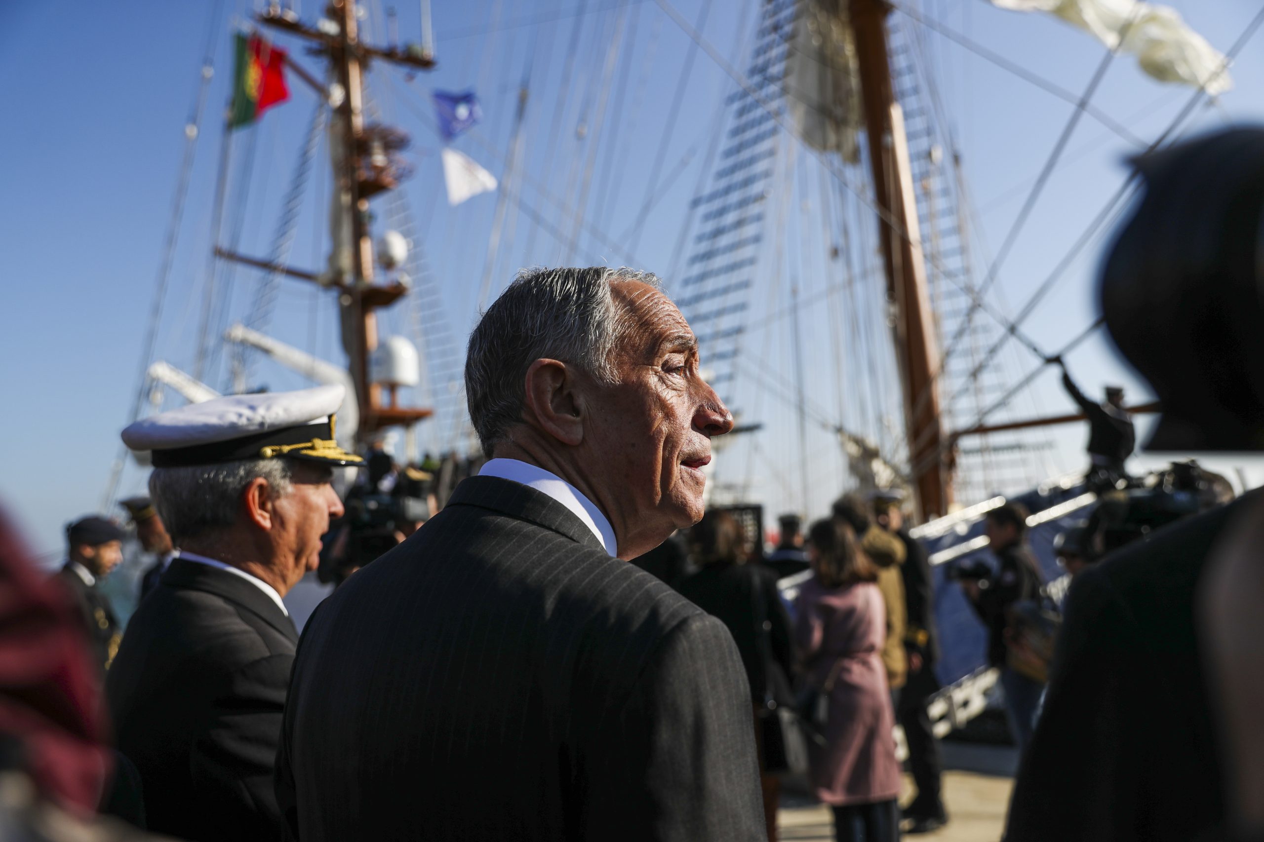 A Sagres está de partida. Marcelo consolou os familiares dos marinheiros que vão nesta viagem “histórica e irrepetível”