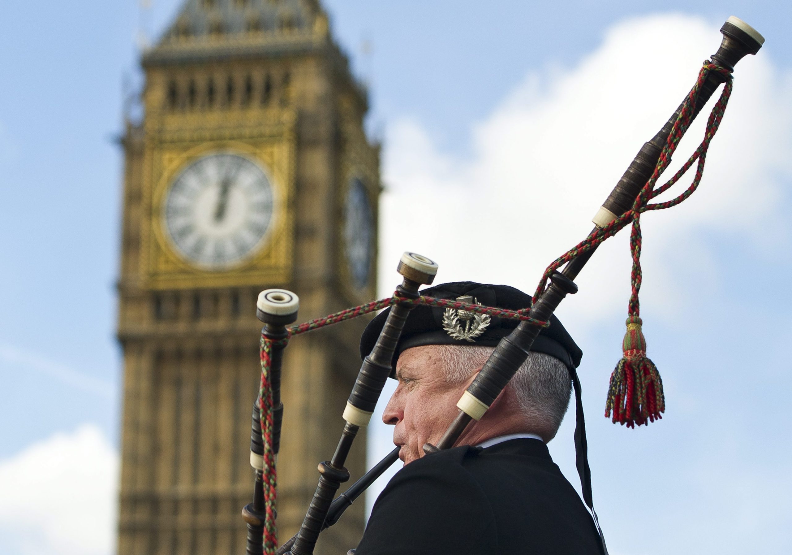 Brexit: Deputados britânicos votam hoje diploma que autoriza Governo a ativar saída da UE