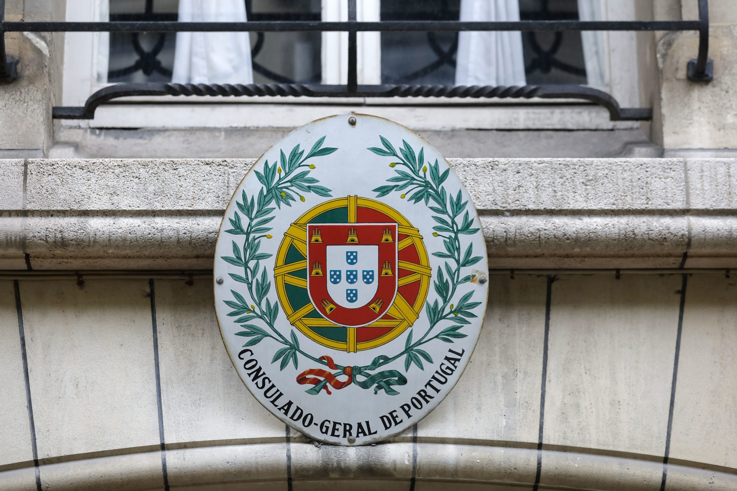 Consulado-geral de Paris recebe todas as semanas pedidos de ajuda de portugueses