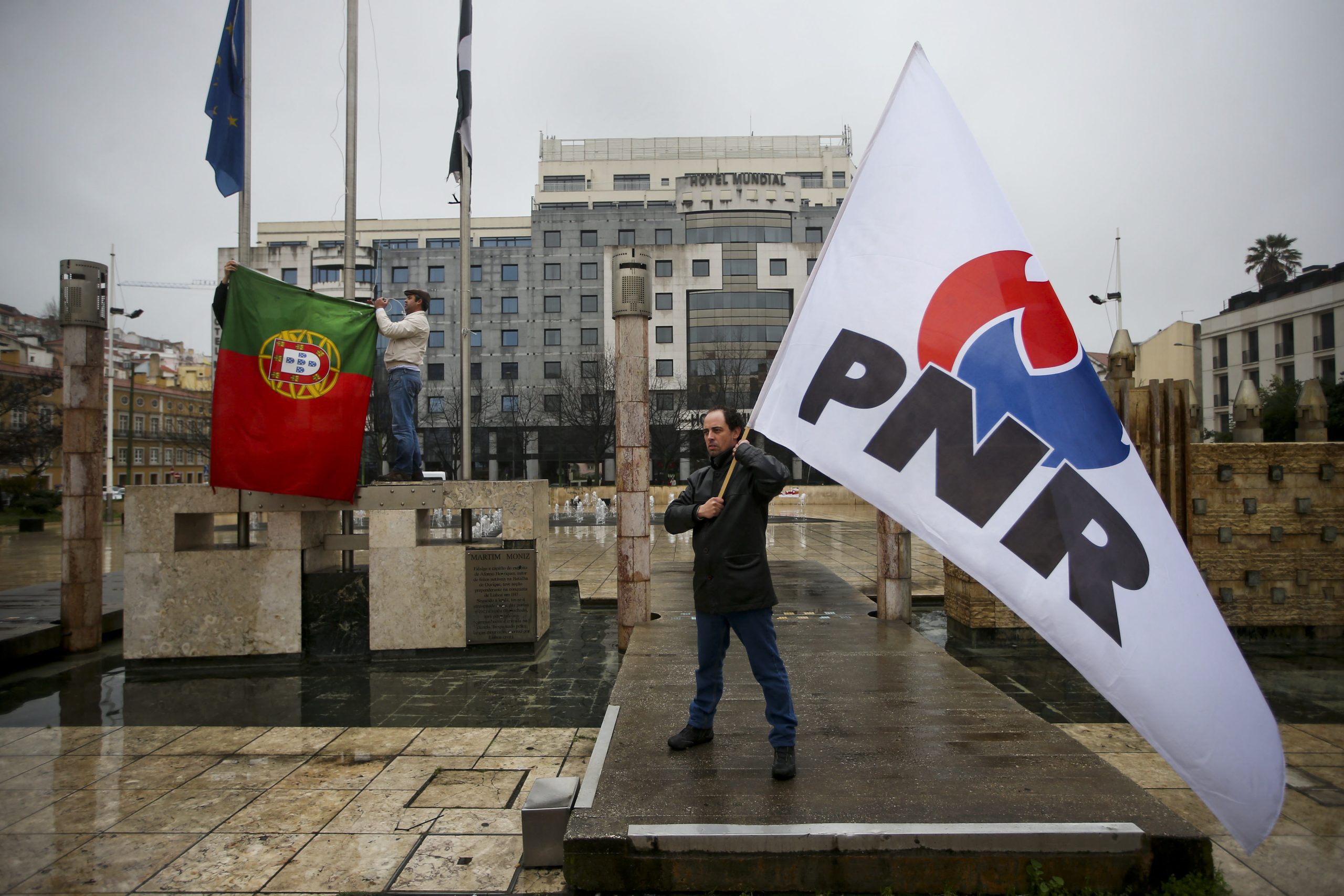 Imigrantes e elementos do PNR concentrados em locais diferentes da Praça do Martim Moniz
