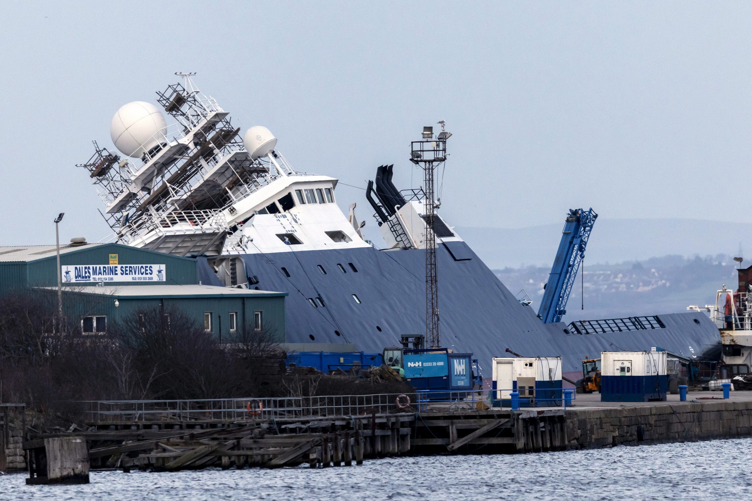 Navio derrubado por ventos fortes em Edimburgo provocou mais de 30 feridos