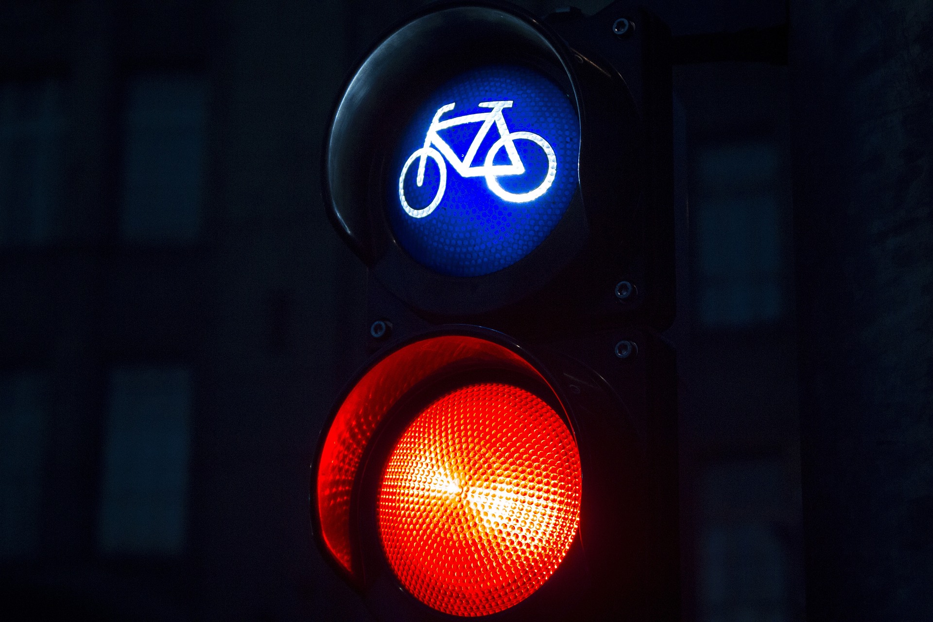 Bicicletas elétricas: baterias que têm explodido não cumprem legislação europeia. Como são fiscalizadas em Portugal?