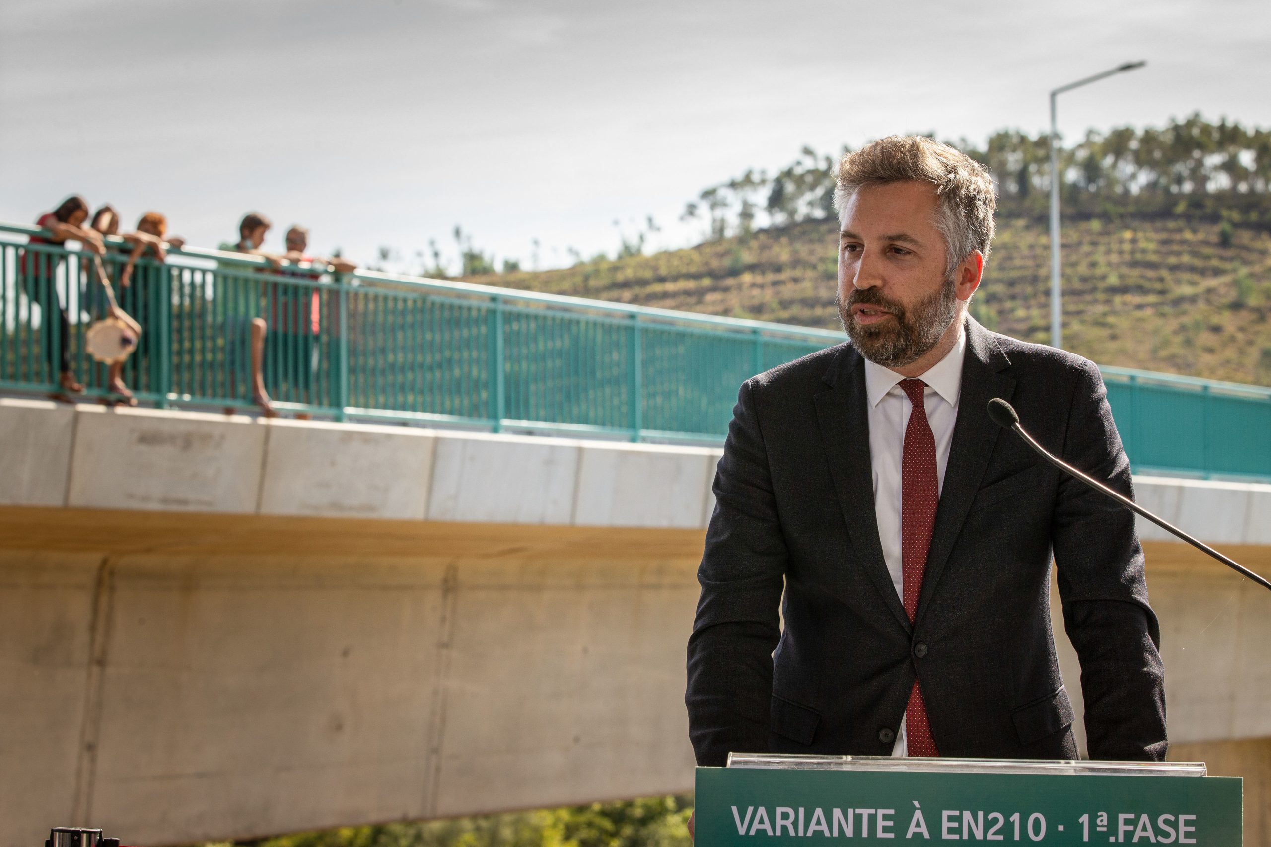 Ligações ferroviárias internacionais só após acordo com operador espanhol