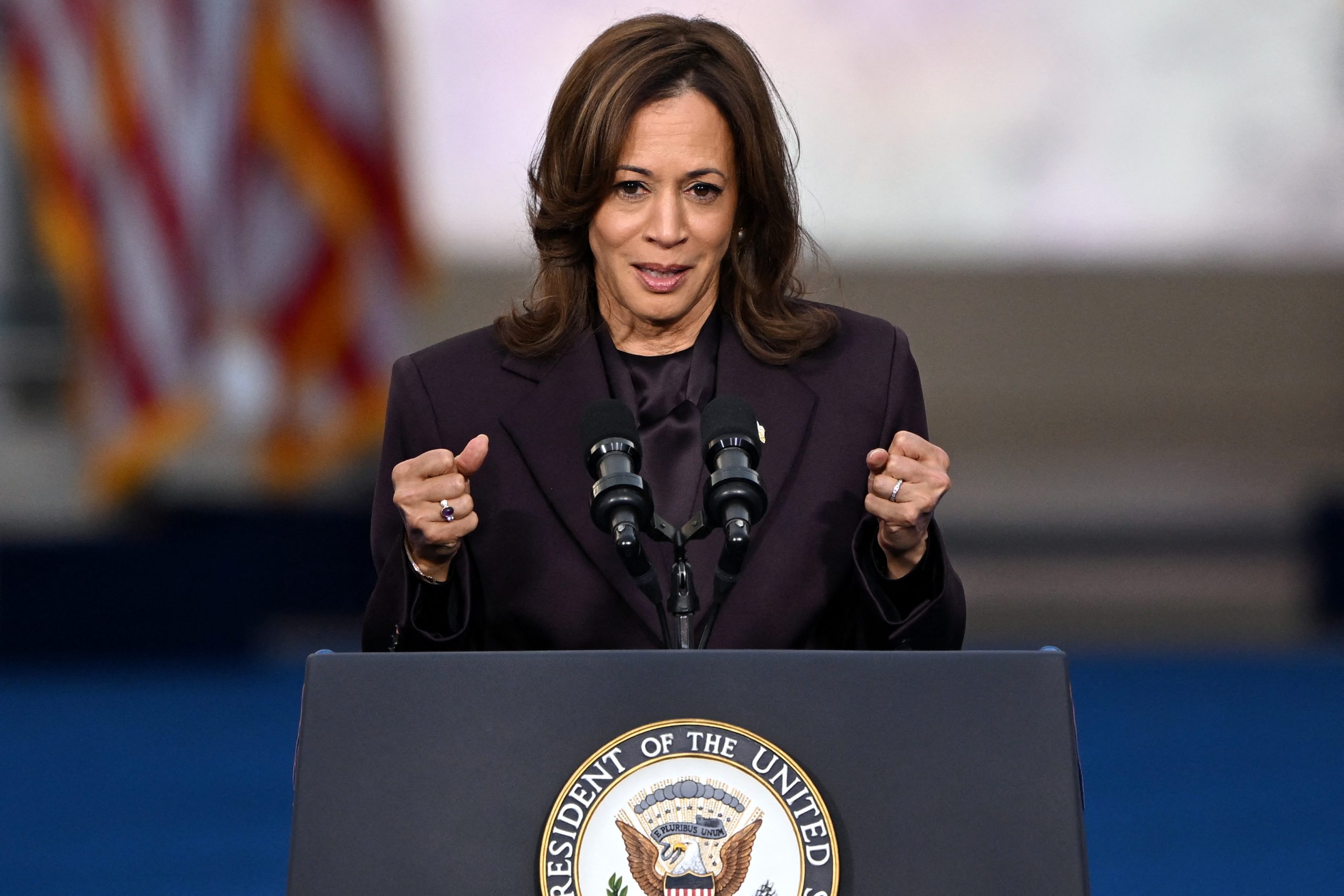 “Talvez, talvez. Estou a pensar nisso”. Kamala Harris admite candidatura presidencial em 2028