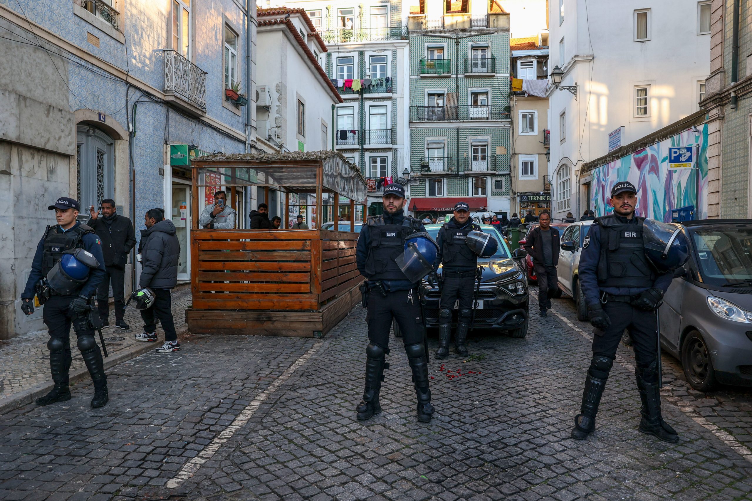 Desordem na Rua do Benformoso: comunidade nega estar relacionada com a manifestação e pede videovigilância
