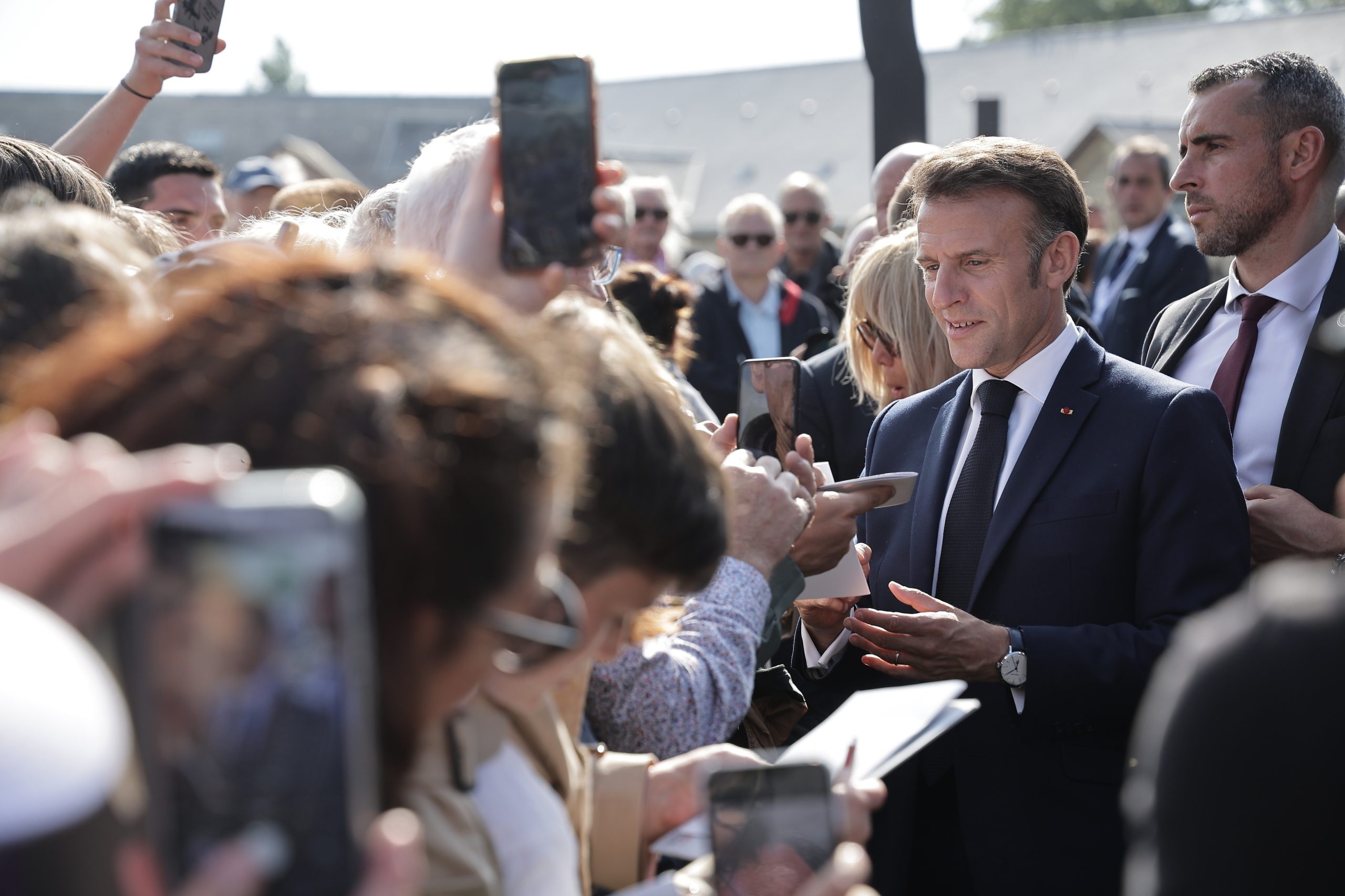 Macron elogia “espírito de sacrifício” no início das comemorações do Dia D