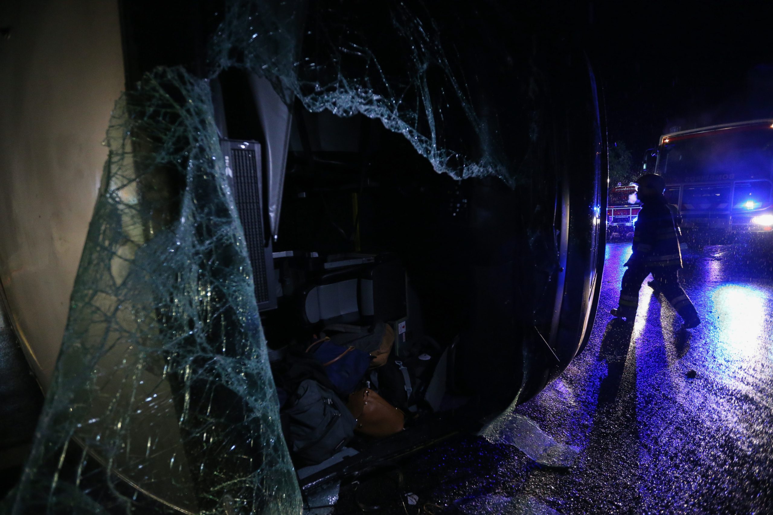 Um rapaz de 18 anos morreu e 30 pessoas ficaram feridas no despiste de um autocarro em Nisa