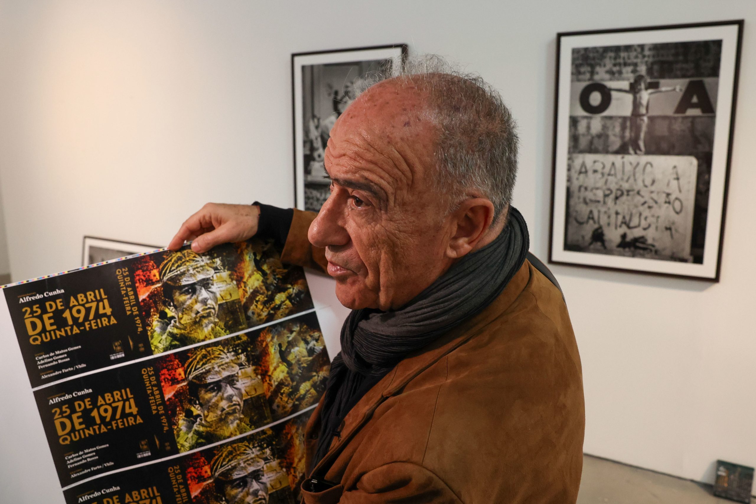 “Viva a Liberdade”. As palavras de ordem que “forraram” as ruas pela lente de Alfredo Cunha