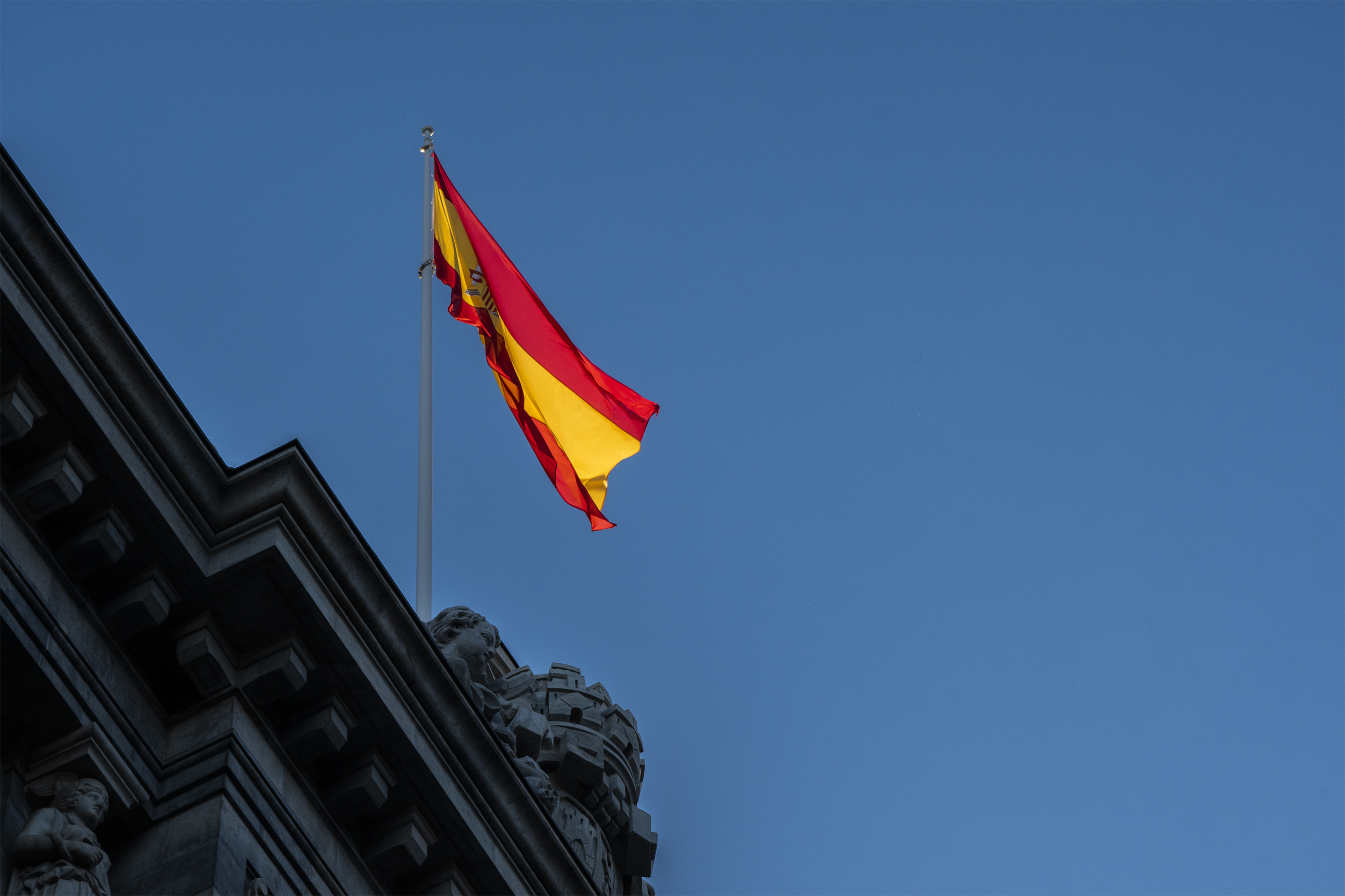 Governo espanhol autoriza instalação de tendas no porto de Ceuta para alojar mais de mil migrantes