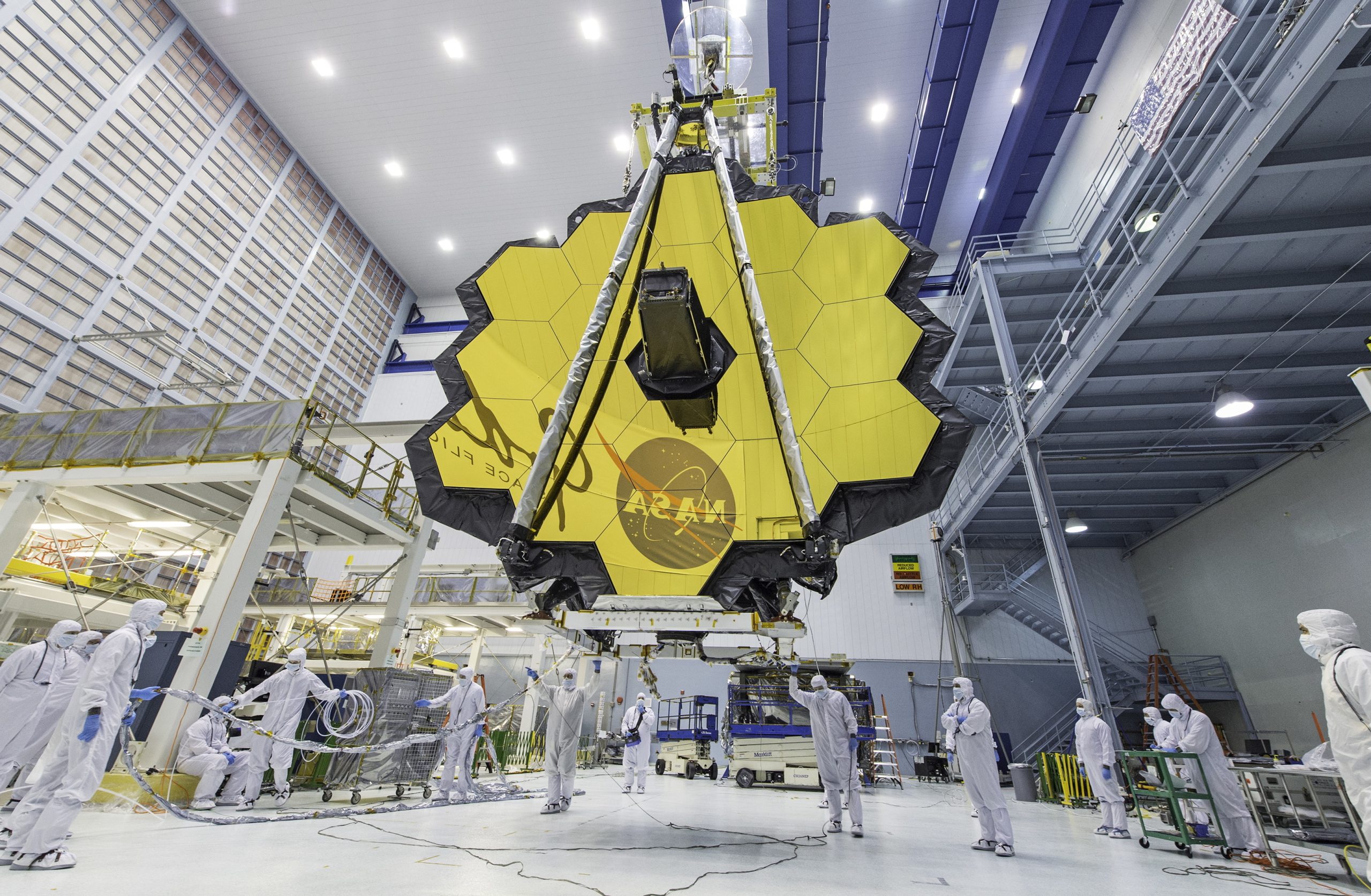 Mais uma vez adiado lançamento do telescópio espacial James Webb