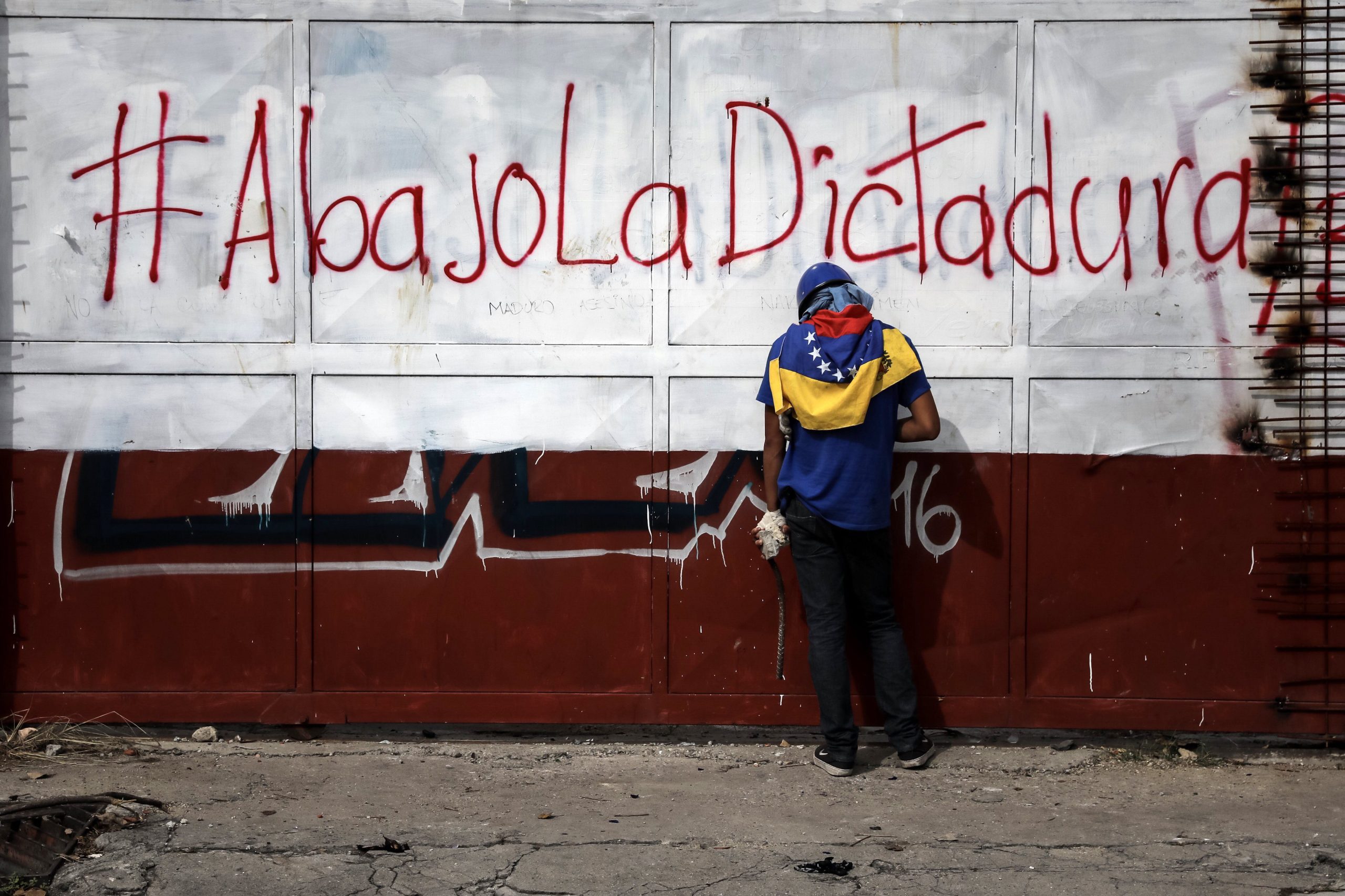 Opositores venezuelanos levados novamente para prisão militar