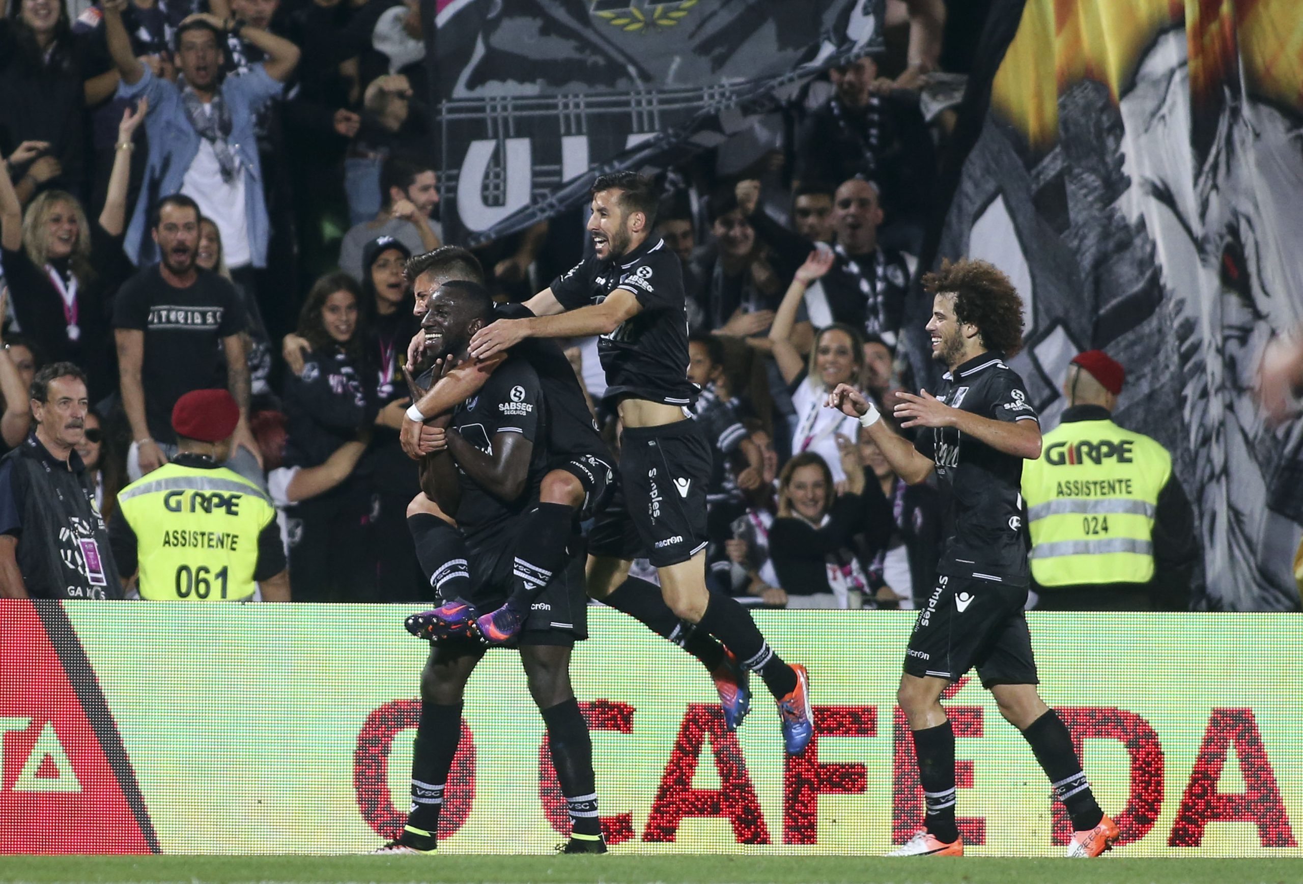 Vitória de Guimarães vence em Arouca e alcança Sporting no quarto lugar