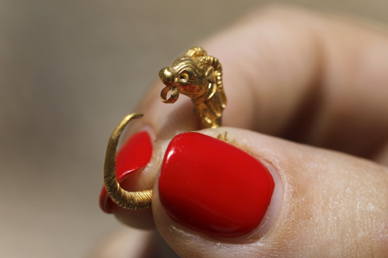 Arqueólogos revelam brinco com mais de 2.200 anos encontrado em Jerusalém
