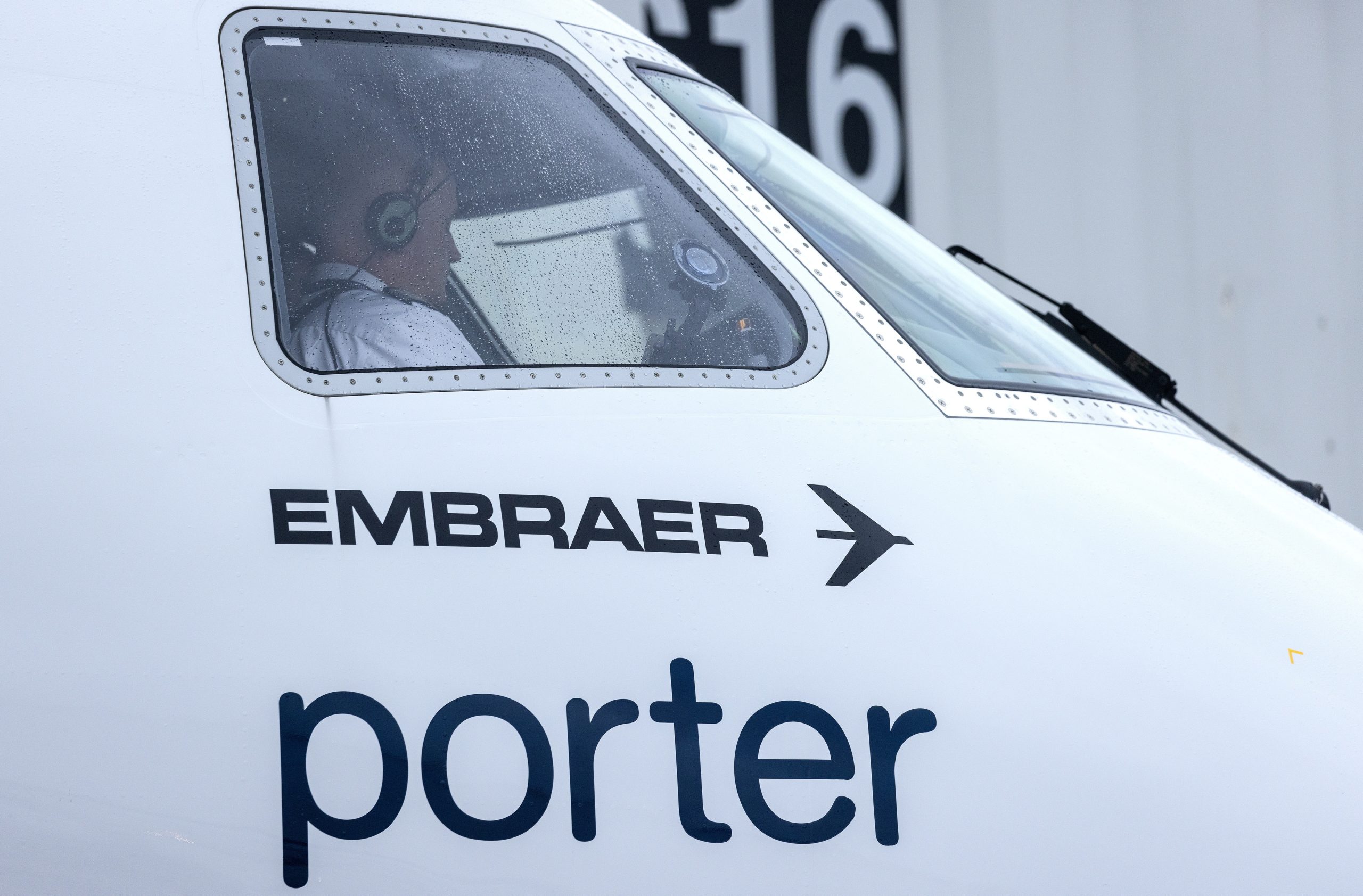 Embraer reverte prejuízo e regista lucro de 145 milhões de euros em 2023