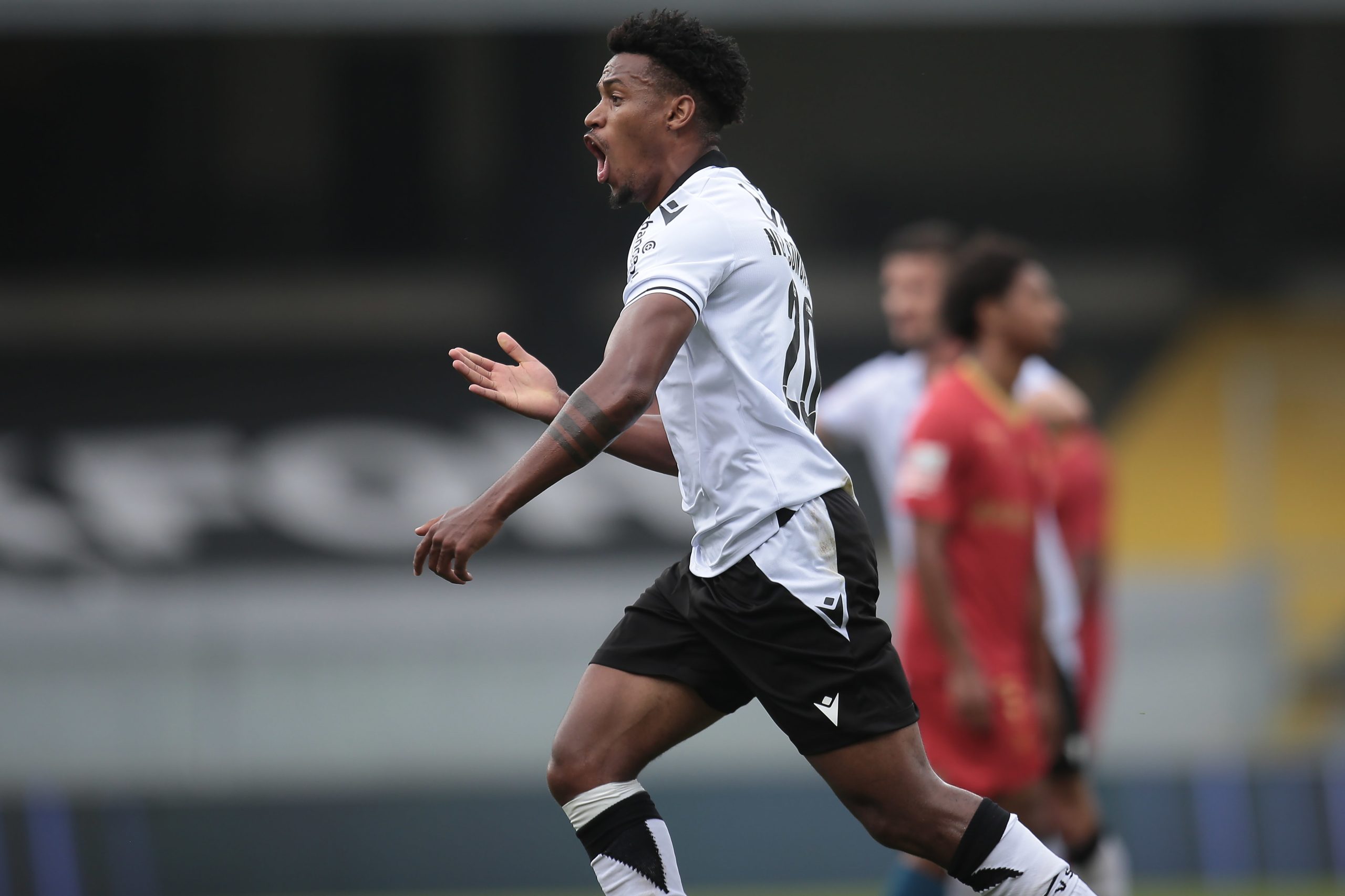 Vitória de Guimarães vence Gil Vicente e junta-se ao Sporting no topo da I Liga