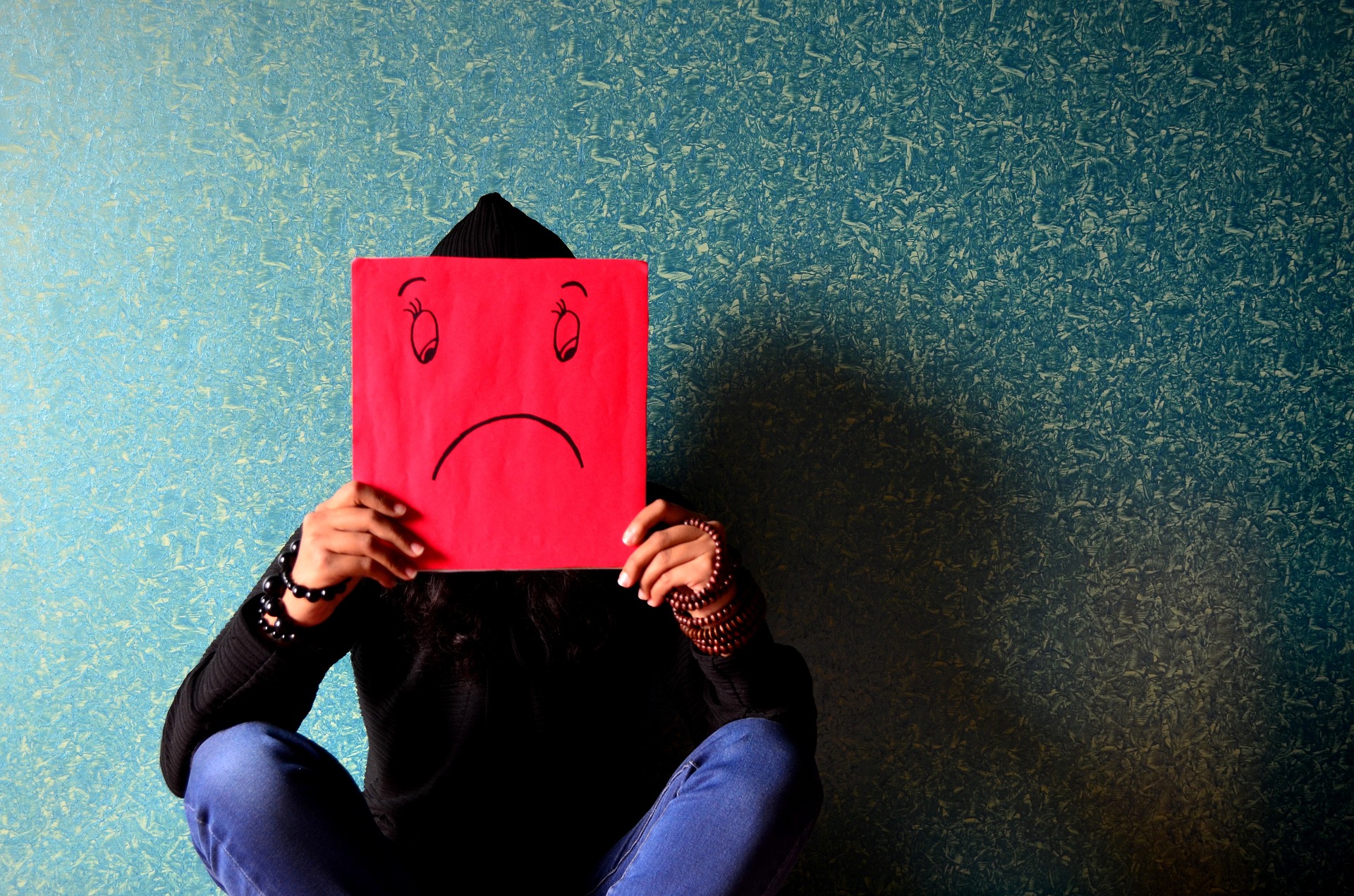 Quase metade dos jovens na Europa sem resposta de saúde mental