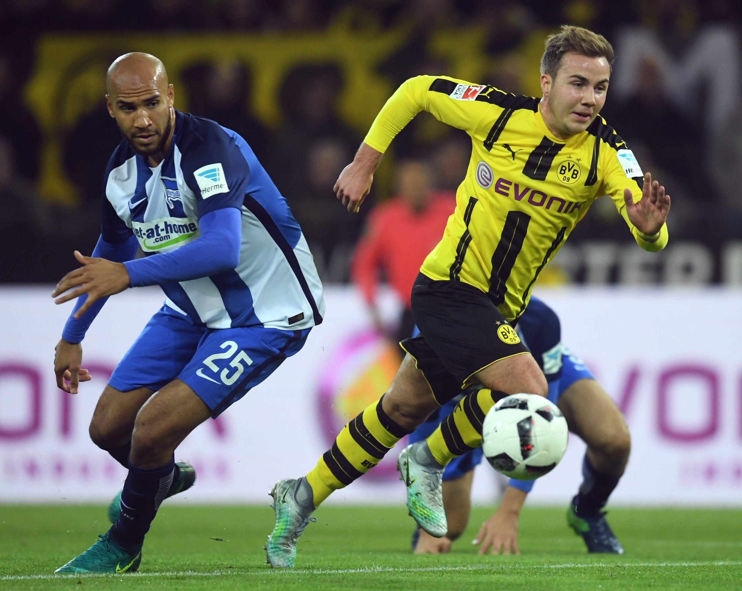 Mario Götze regressa depois de cinco meses afastado dos relvados